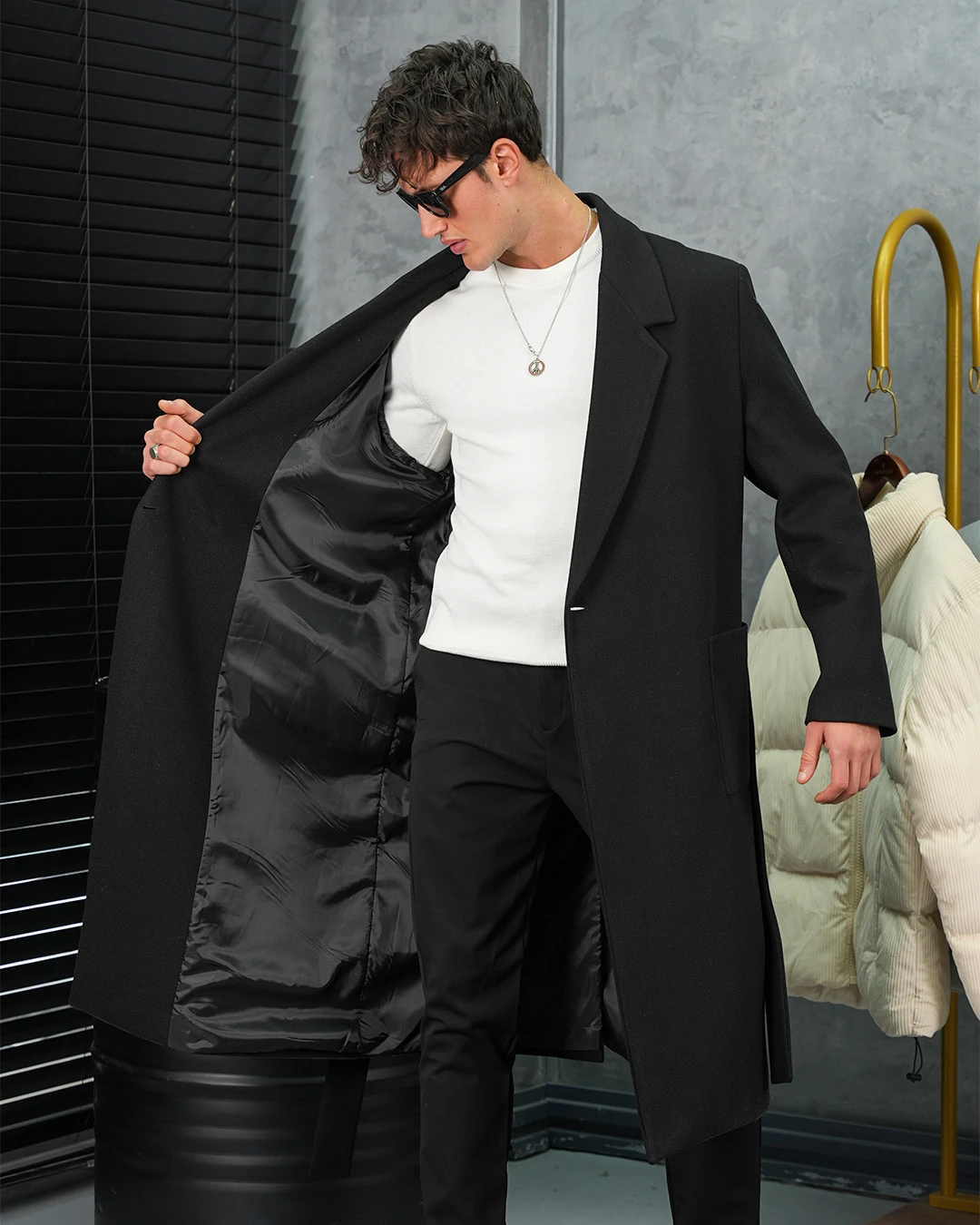 Yüksek Kalite Oversize Kesim Kemer Detaylı Kaban - Siyah