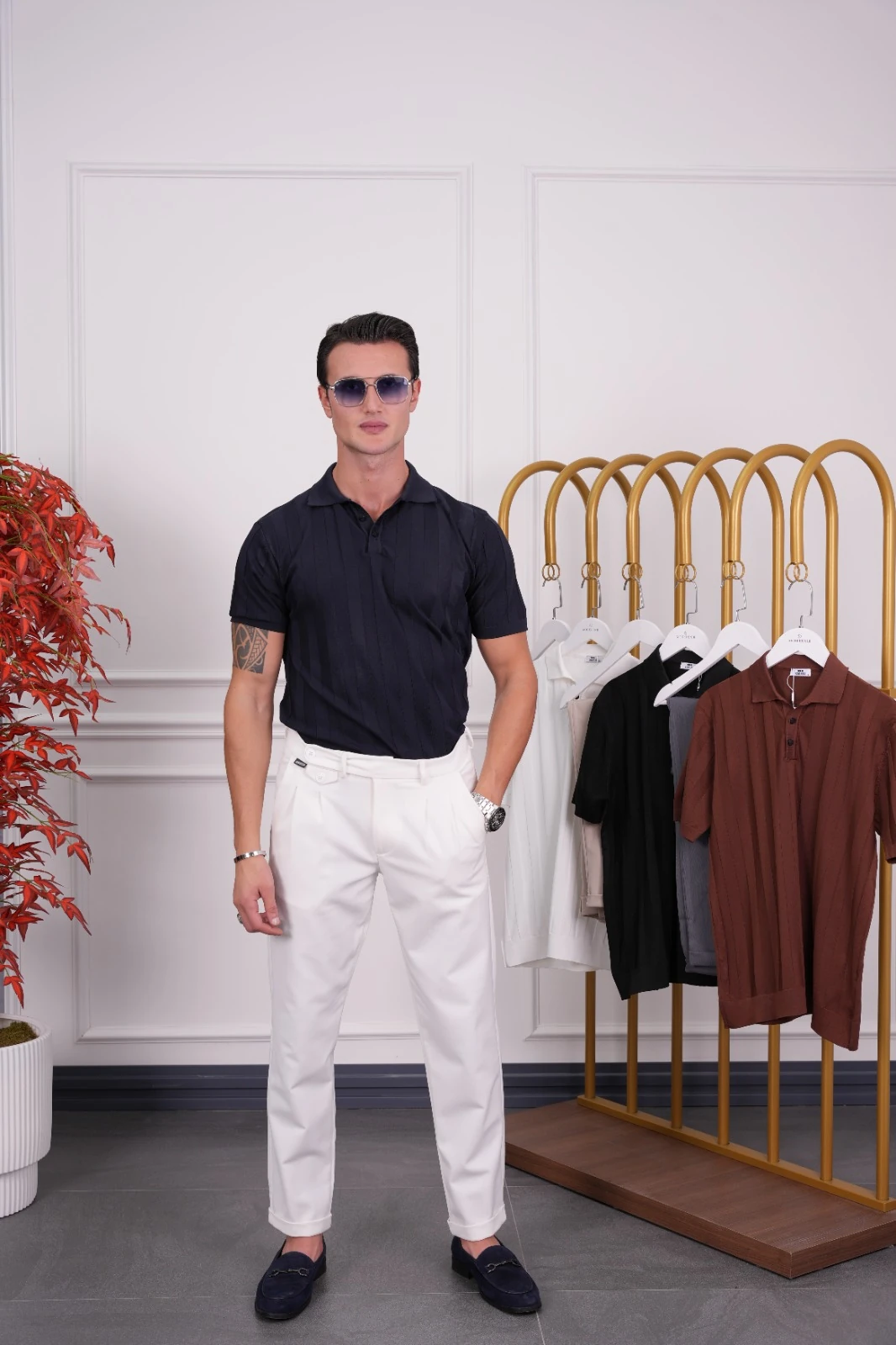 Dikey Desenli Yakalı Tshirt