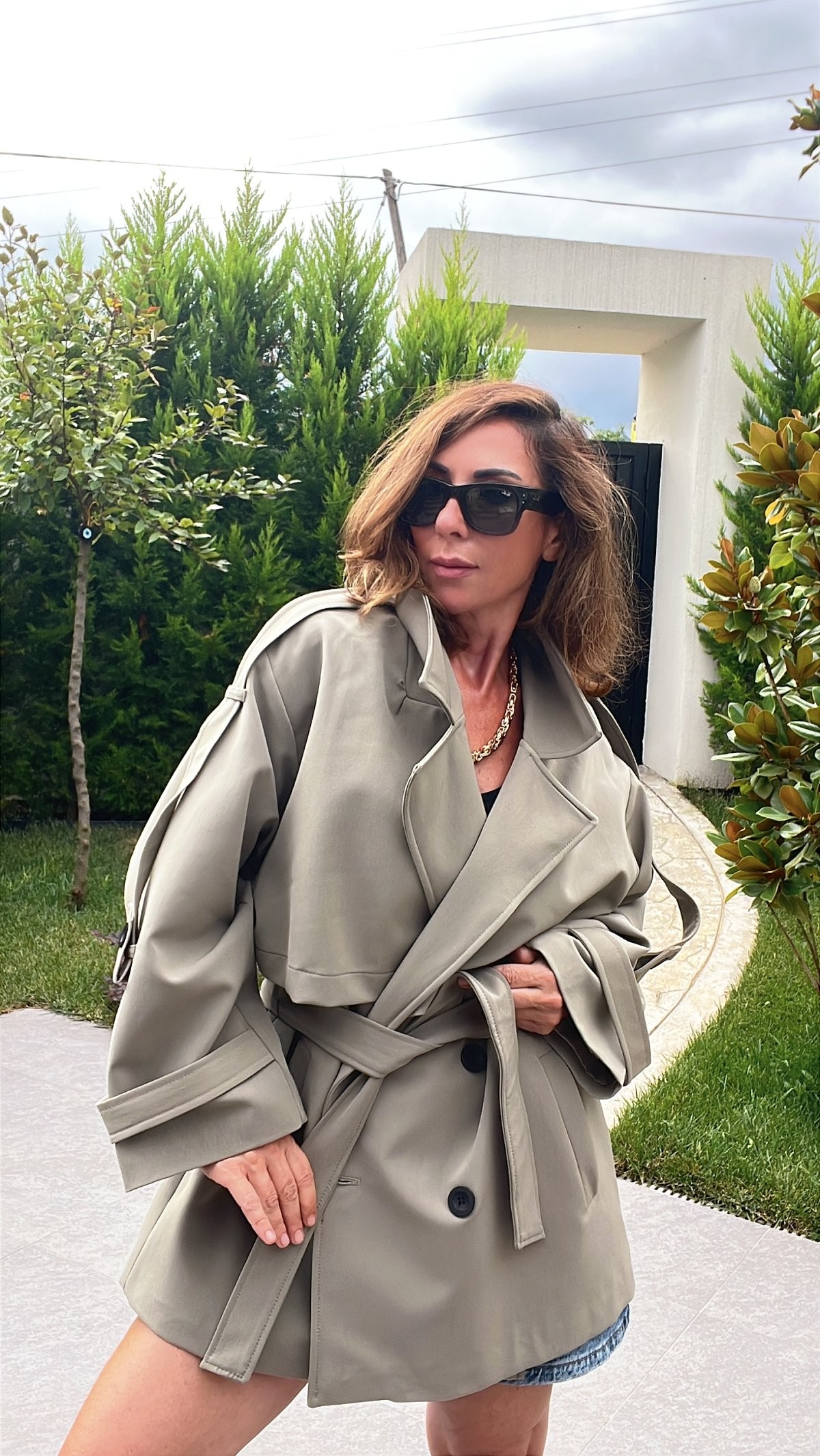 Abbra Kadın Kuşaklı Oversize Kısa Trenç 
