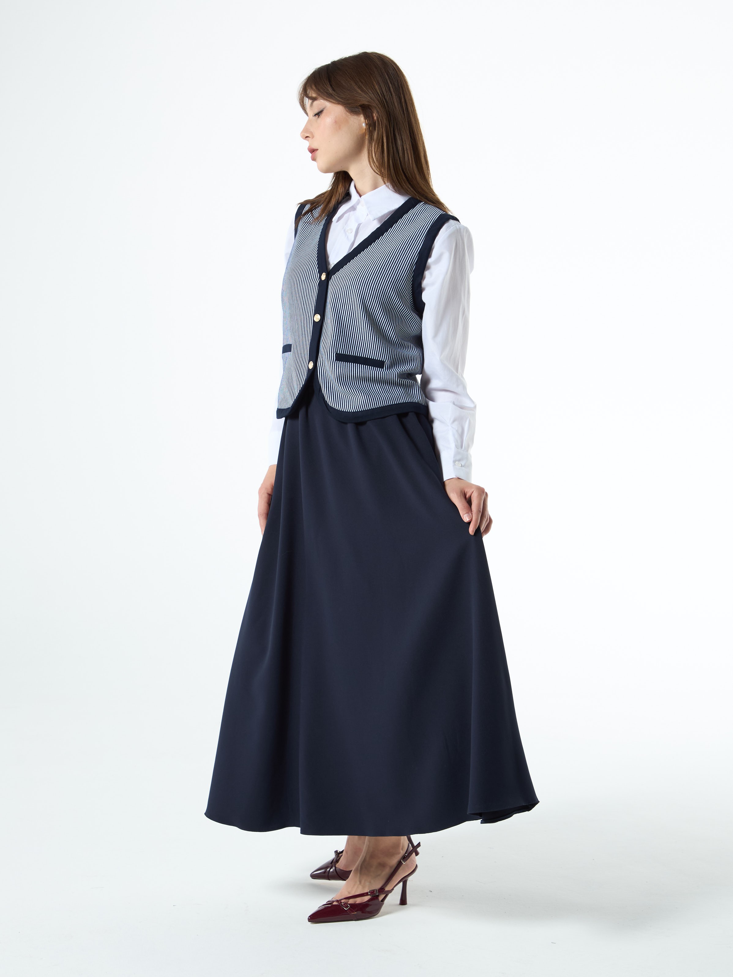 navy blue skirt