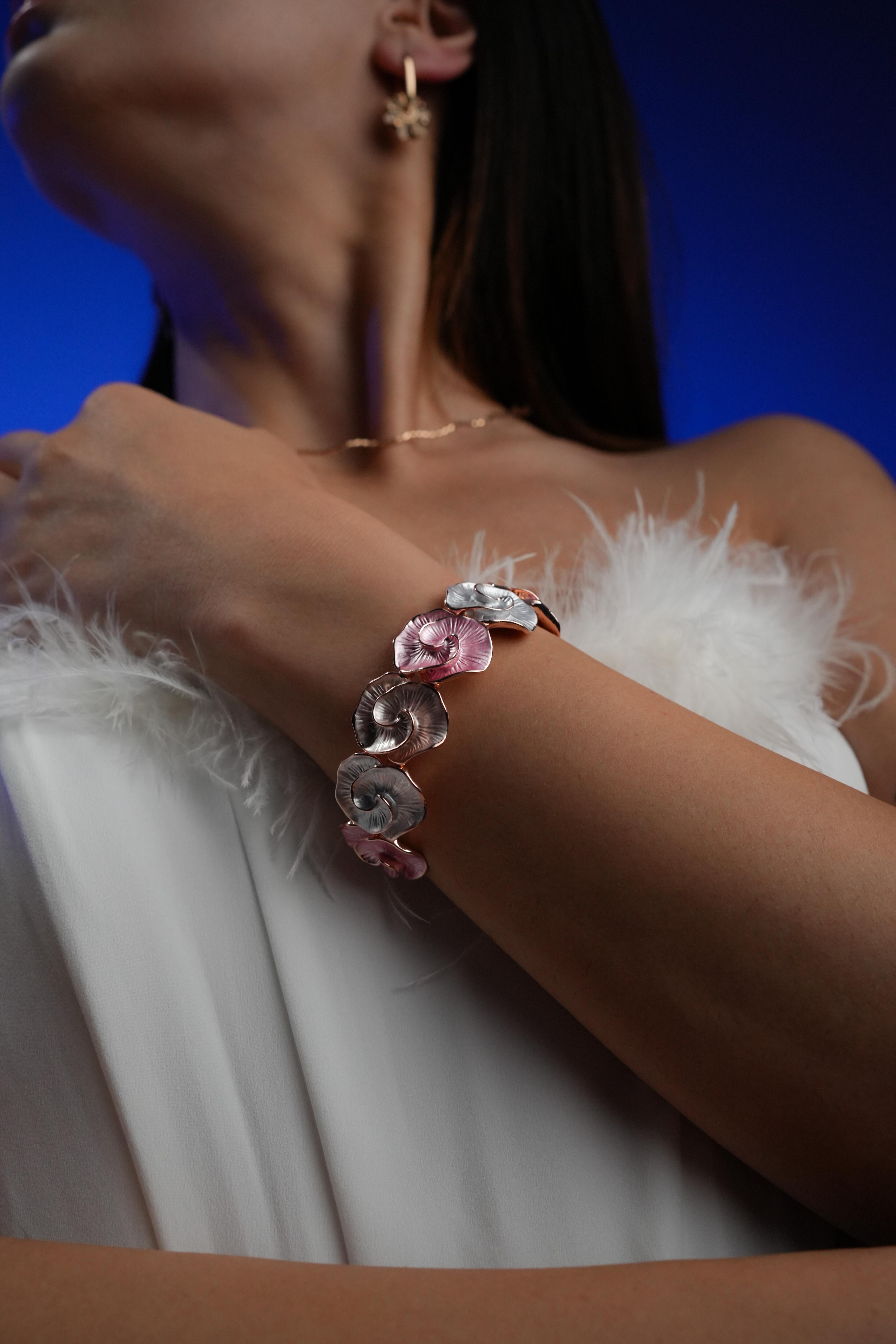 Çelik Gül Detaylı Rose Gold Renkli Bileklik