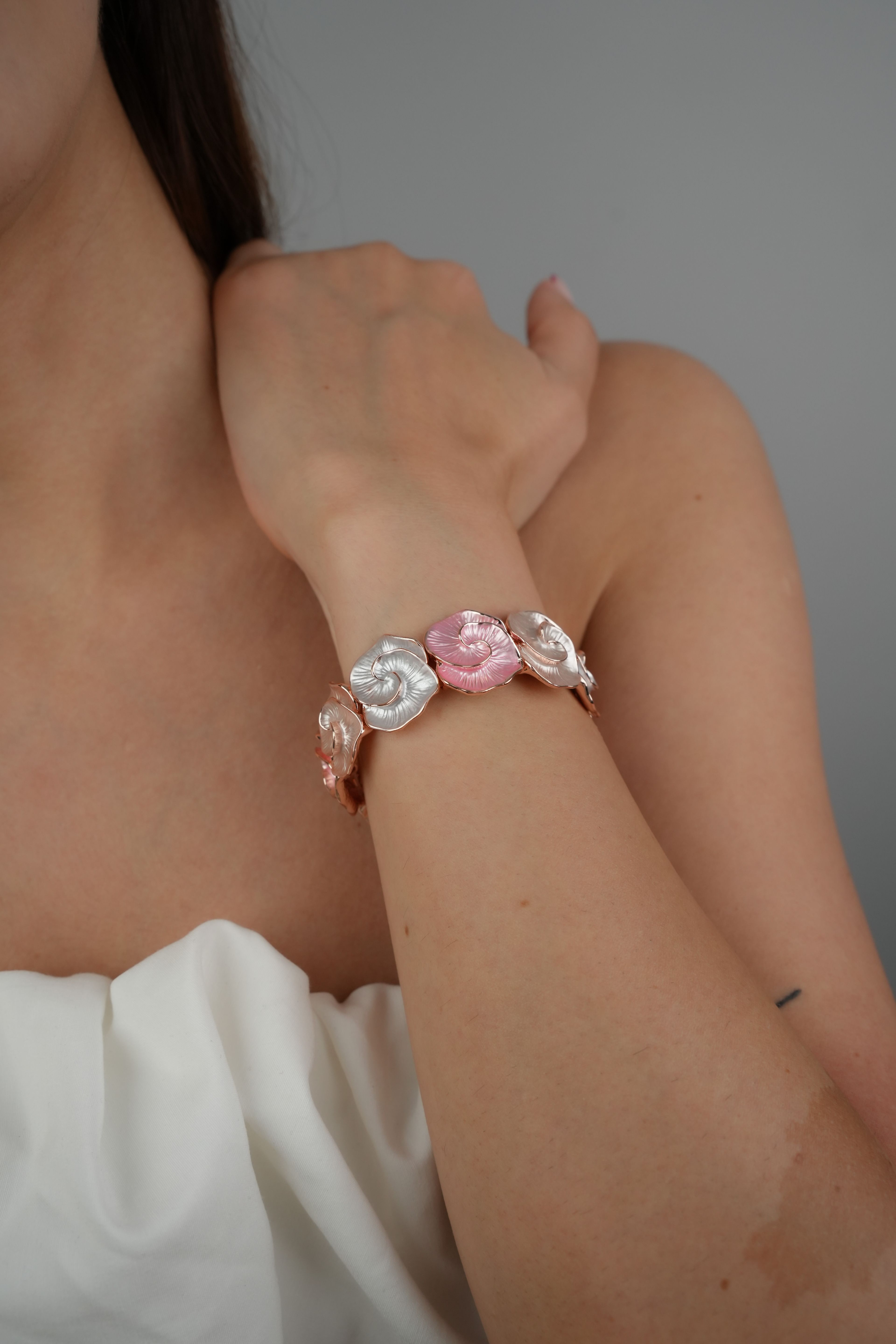 Çelik Gül Detaylı Rose Gold Renkli Bileklik