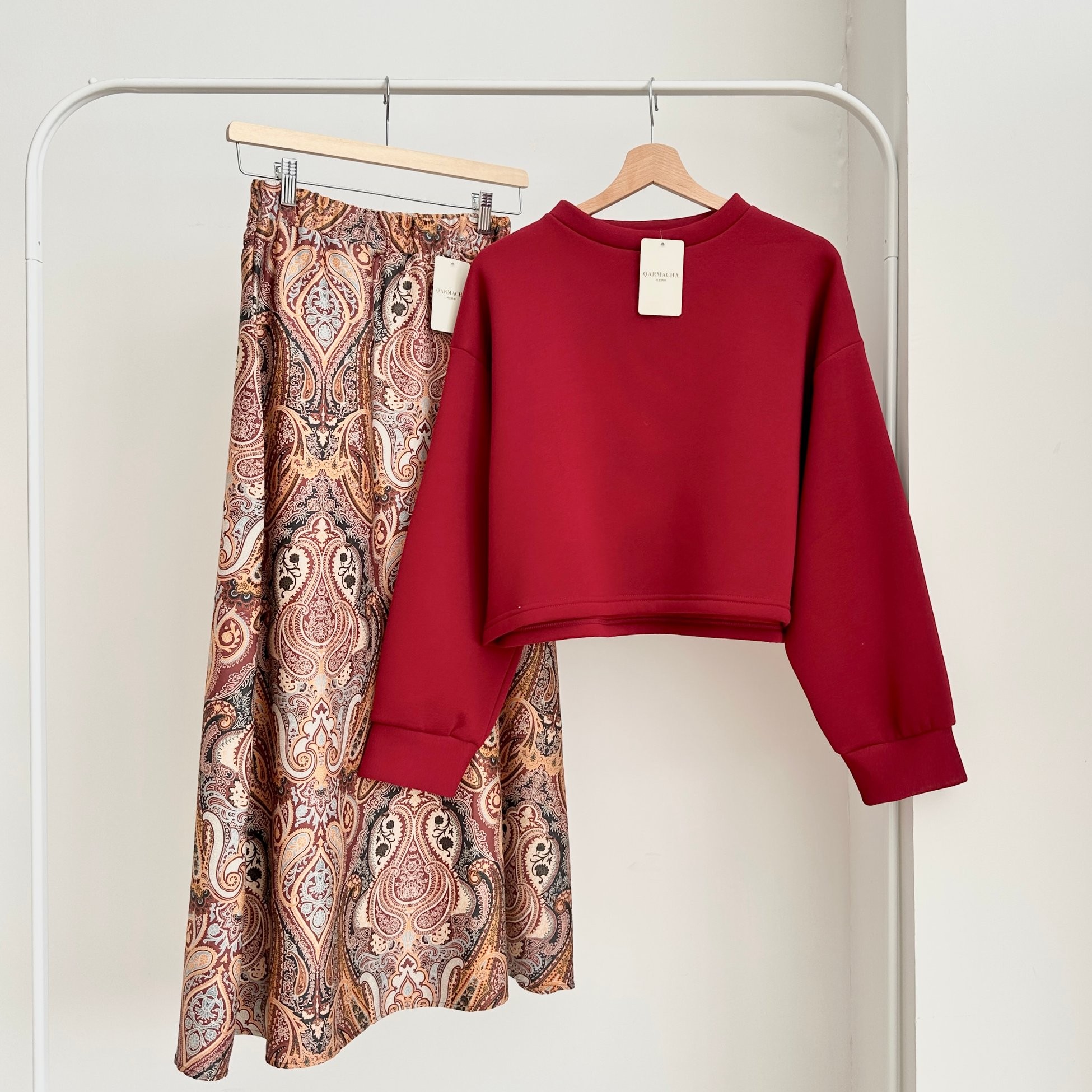 3 İplik Crop Sweat & Etek Takım - Üst Bordo & Alt Kiremit Etnik Desenli Saten Kloş