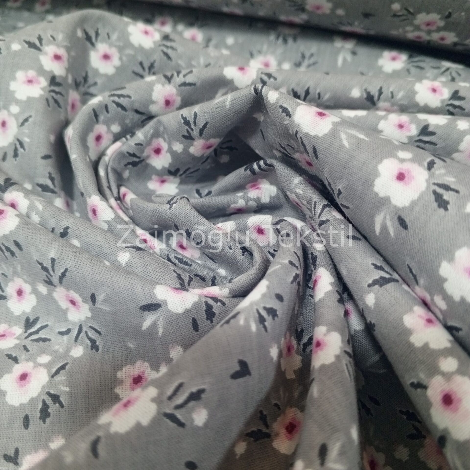 Çiçek Desen Poplin Kumaş