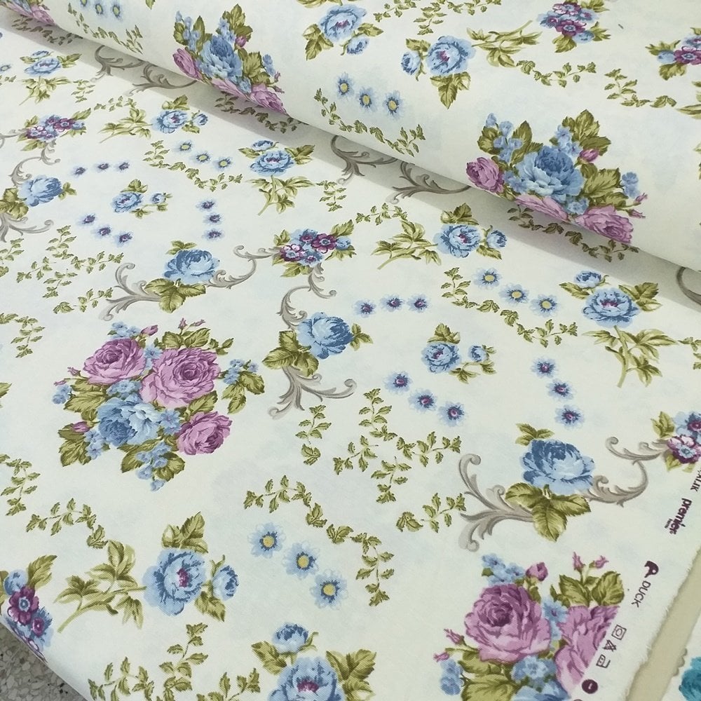 Gül Desenli Duck kumaşı