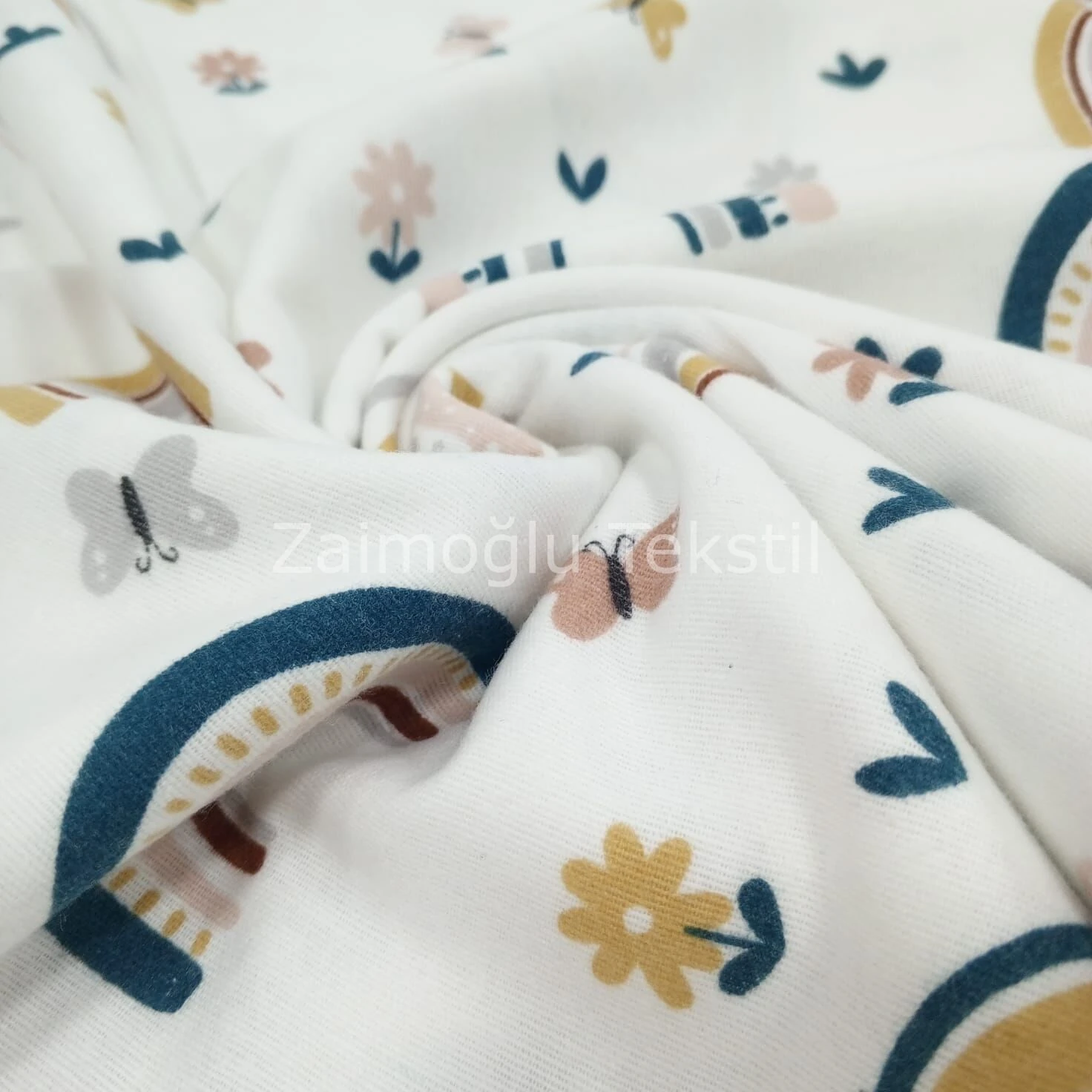 Kelebekli Gökkuşağı Desen Flanel Pazen Kumaş