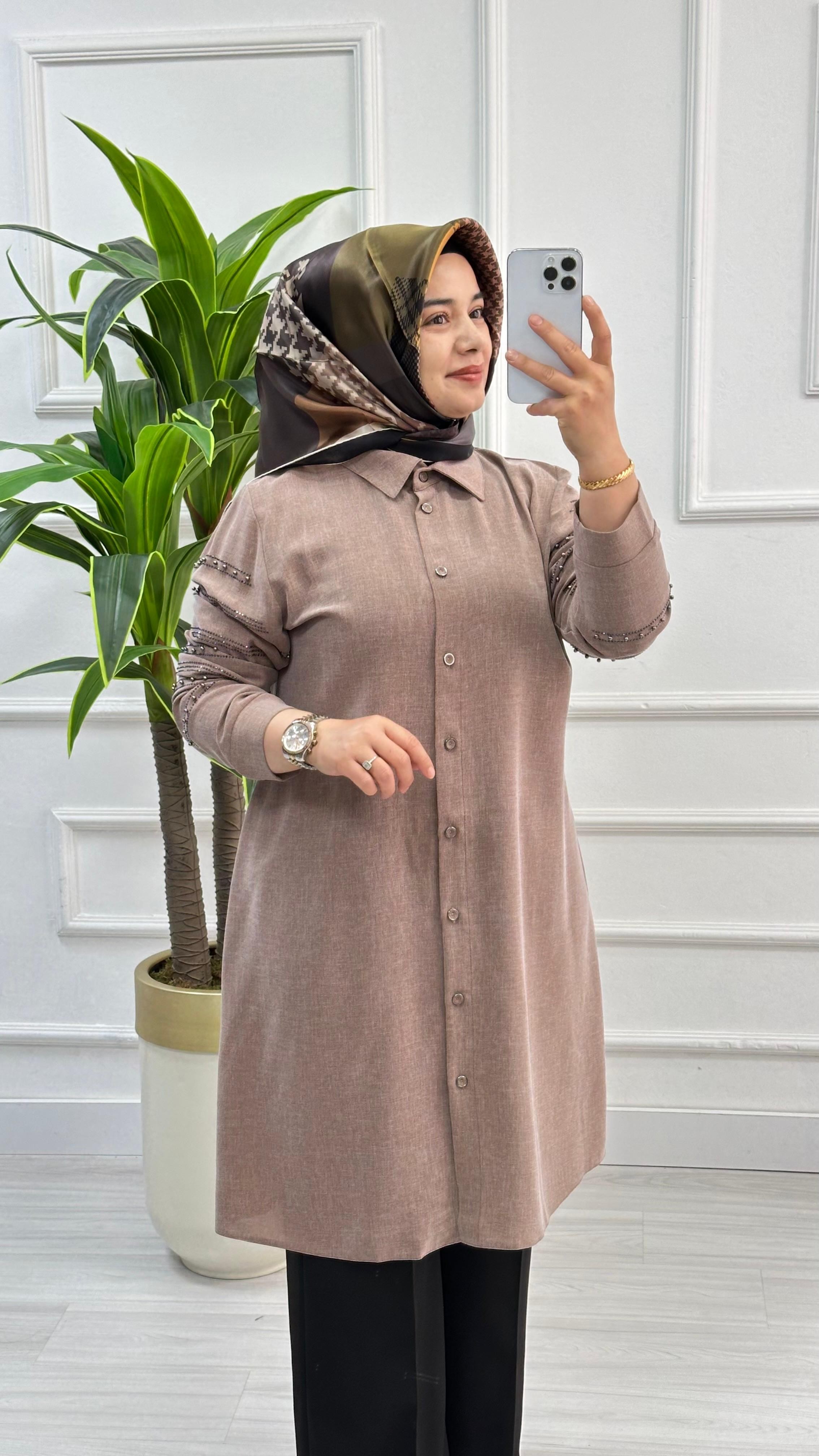 Kolu Taş Detaylı Önü Boydan Düğmeli Kadın Tesettür Tunik 2807 - Latte
