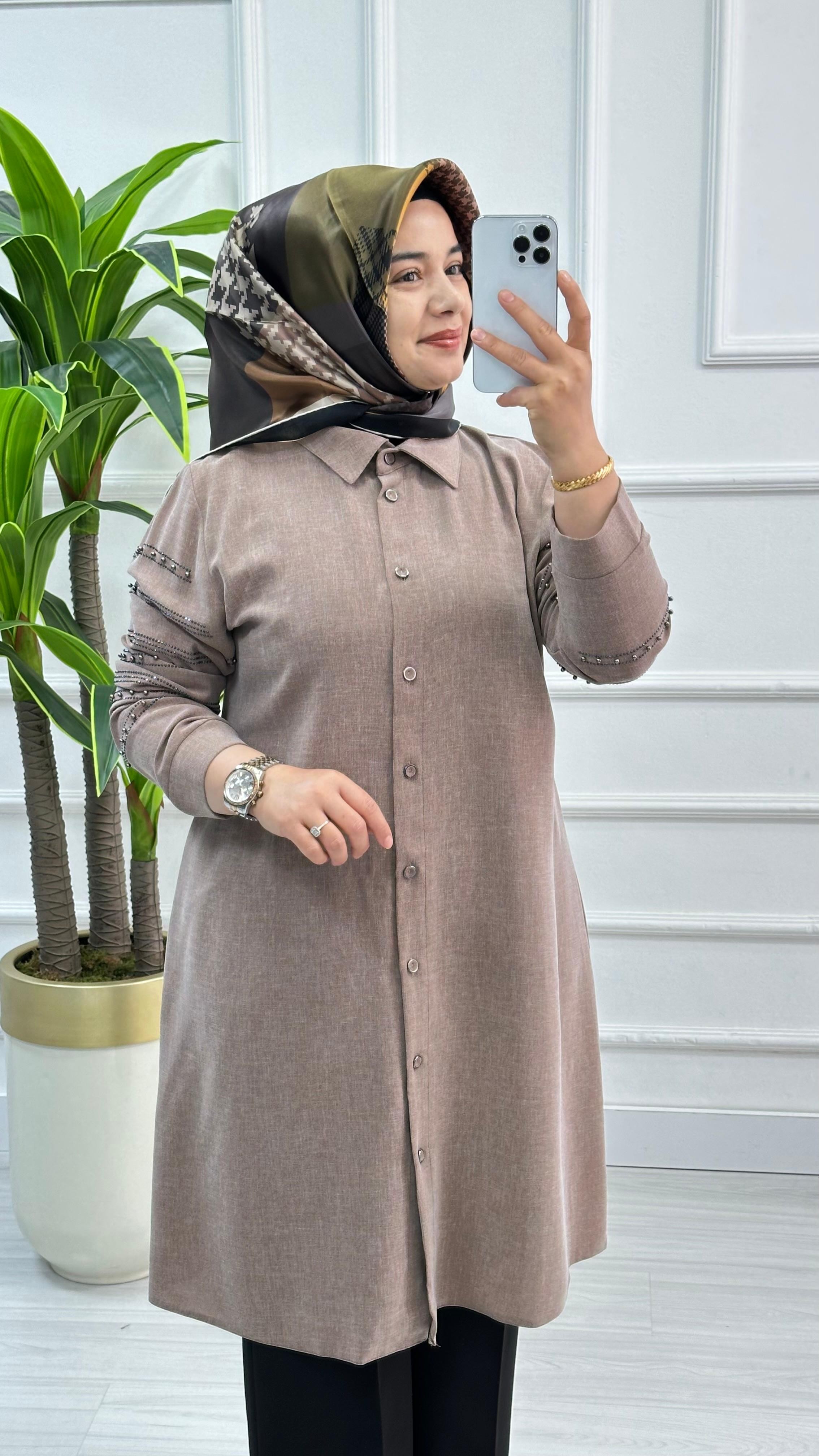 Kolu Taş Detaylı Önü Boydan Düğmeli Kadın Tesettür Tunik 2807 - Latte