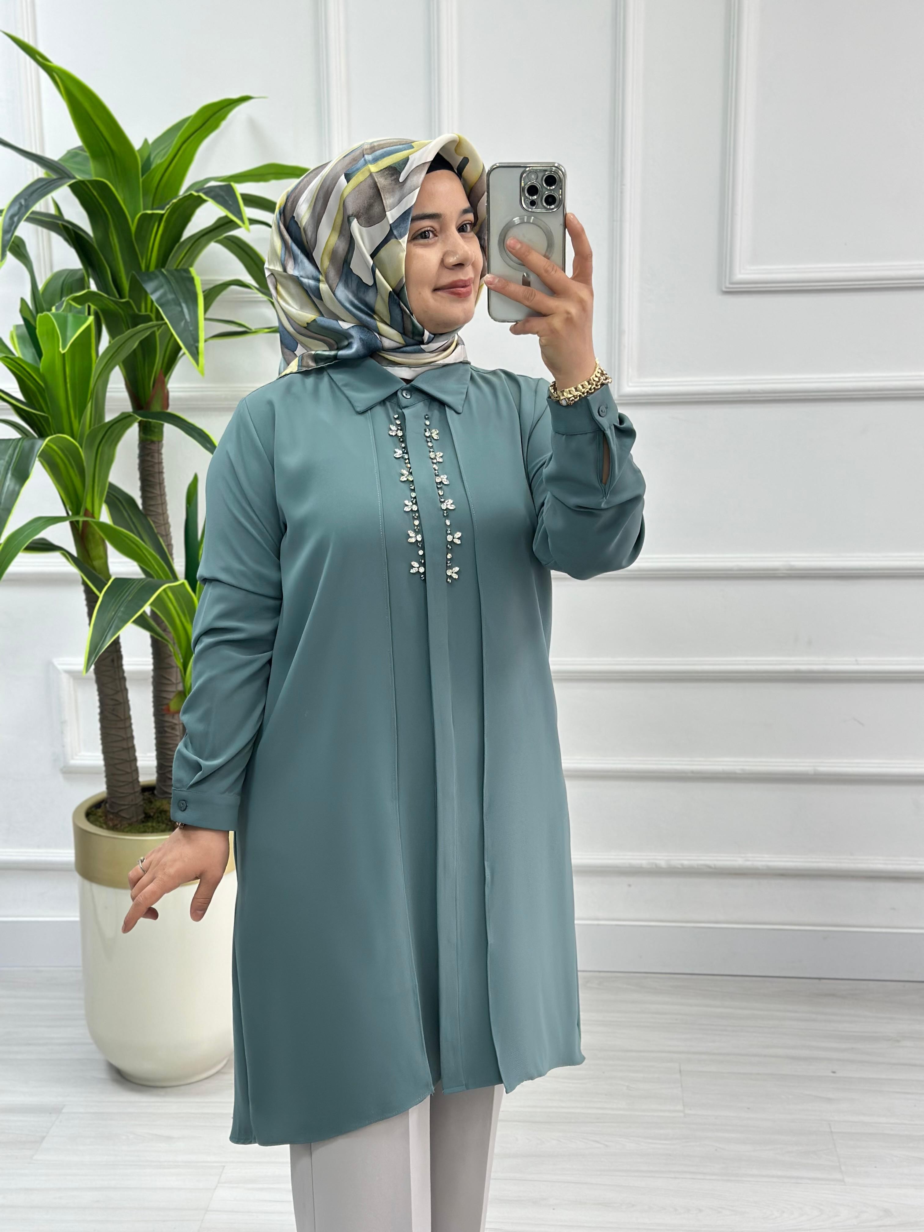 Alesya Önü Gizli Düğmeli Taş Detaylı Krep Kadın Tunik 5060 - Mint Yeşili