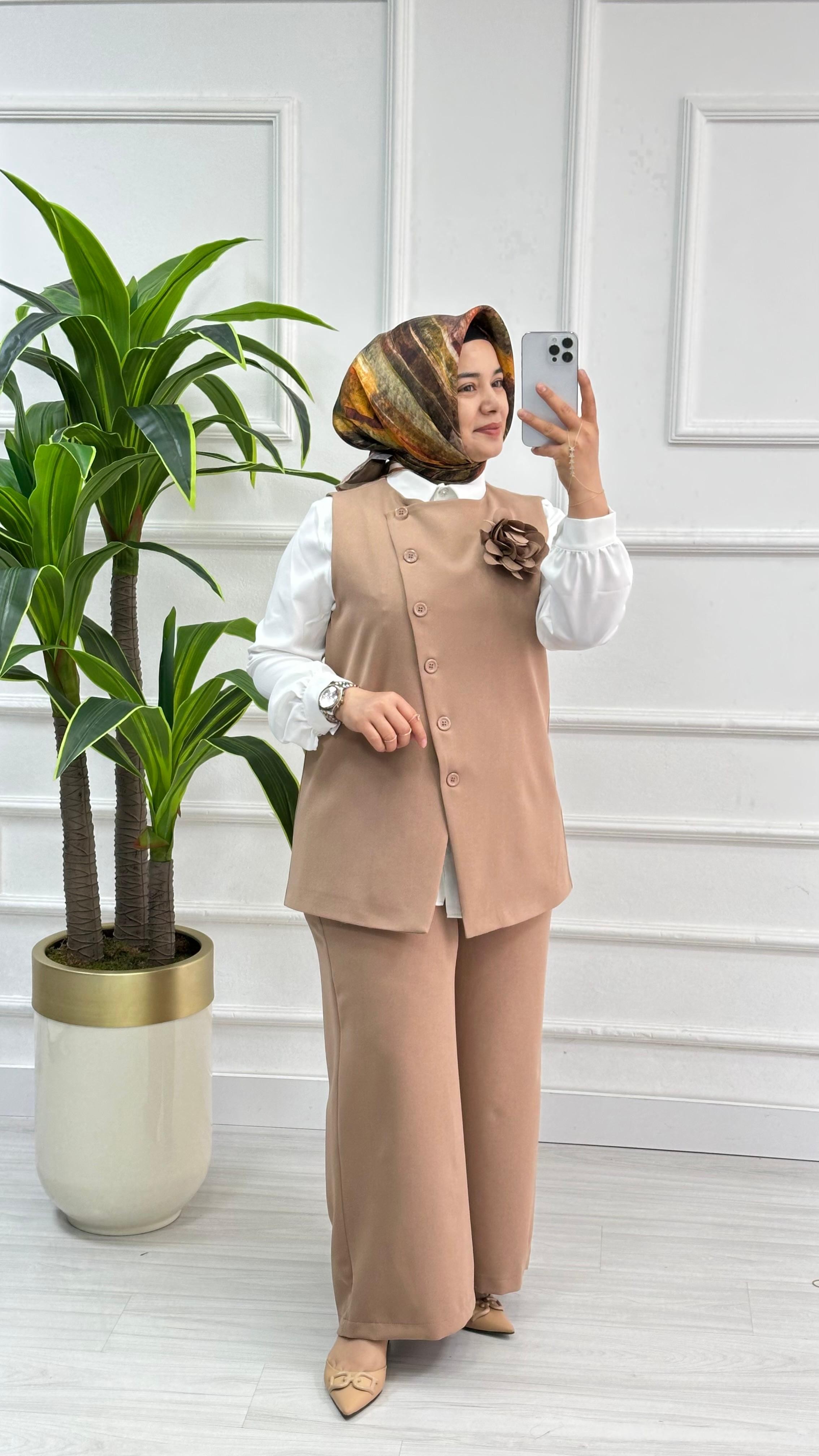 Kado Yelekli Önü Çiçek Detaylı Pantolonlu Takım 251873 - Vizon