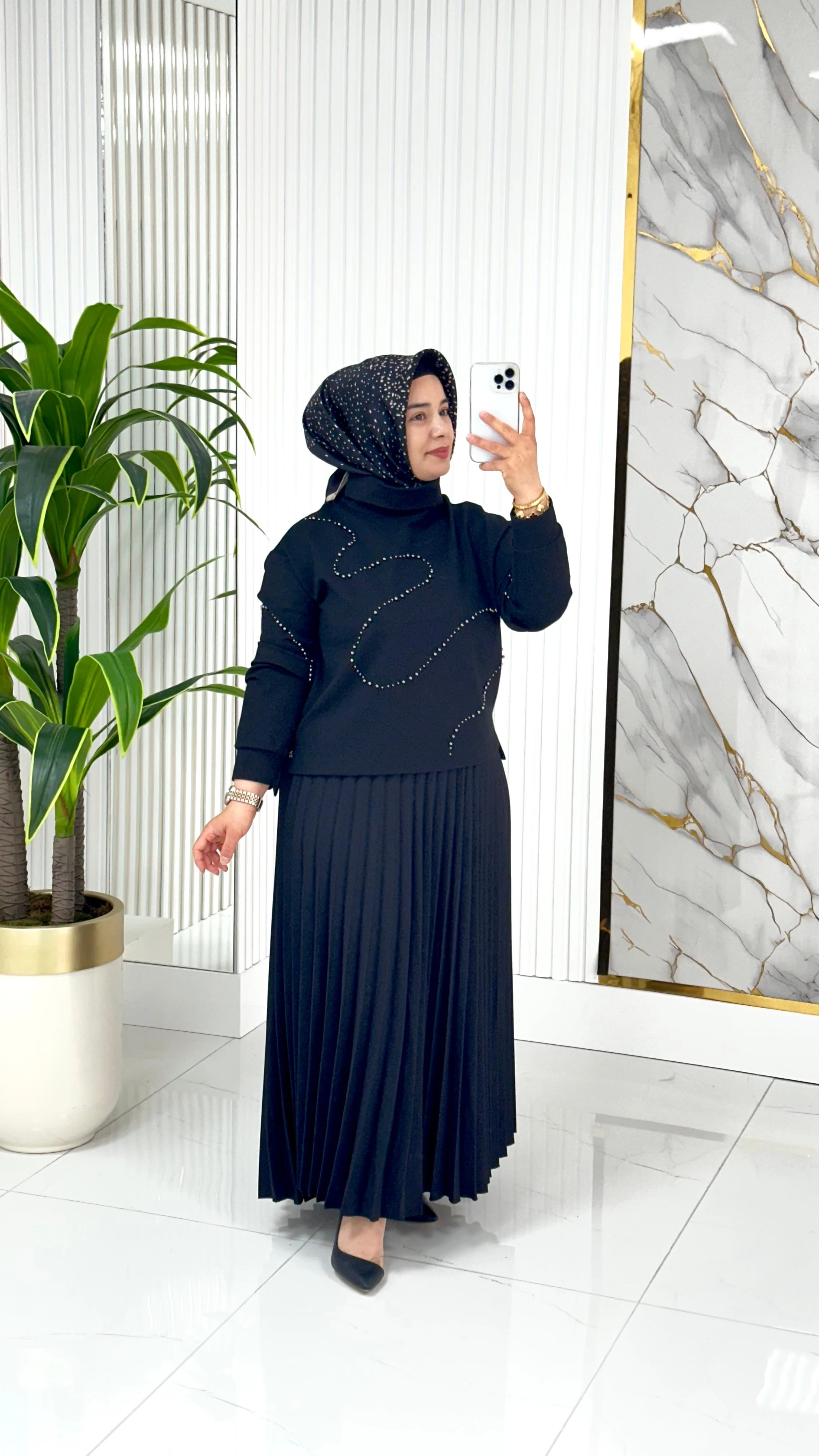 Degaje Yaka Taş Detaylı Bluz ve Piliseli Etekli İkili Takım 6012 - Siyah