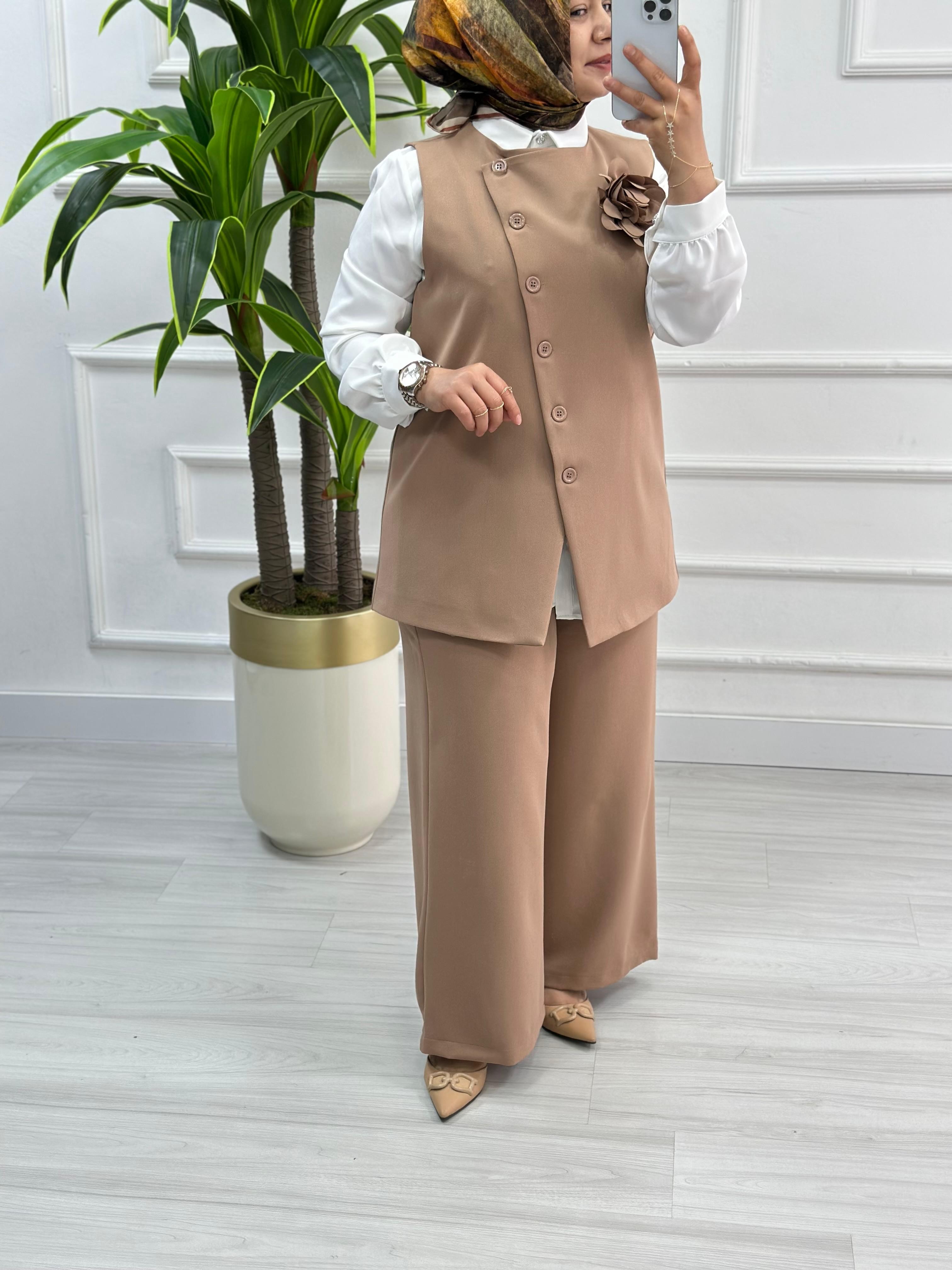 Kado Yelekli Önü Çiçek Detaylı Pantolonlu Takım 251873 - Vizon