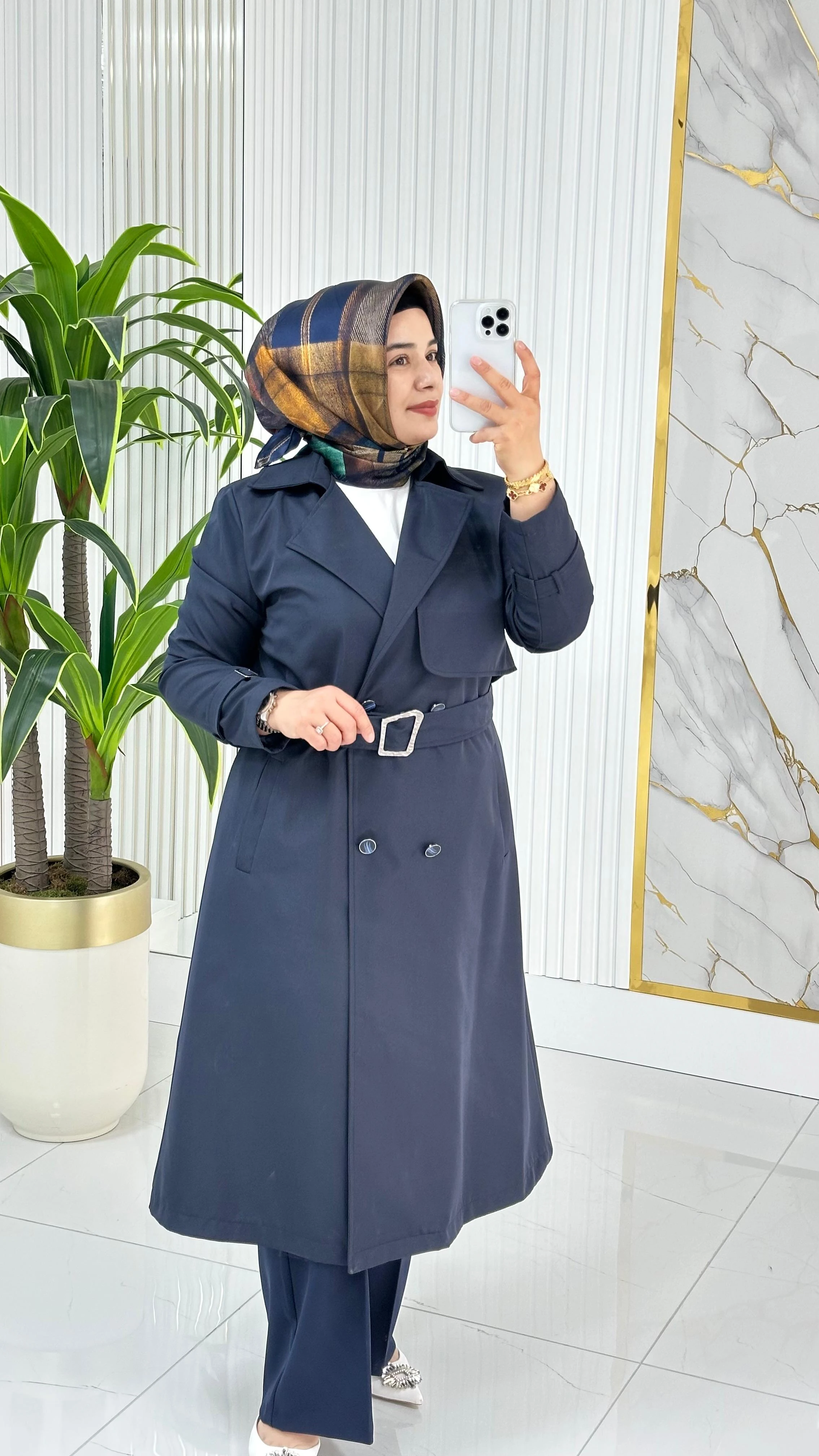 Çınar Özkan Kruvaze Yaka Düğmeli Beli Kemerli Kadın Trench Kap 2280 - Lacivert