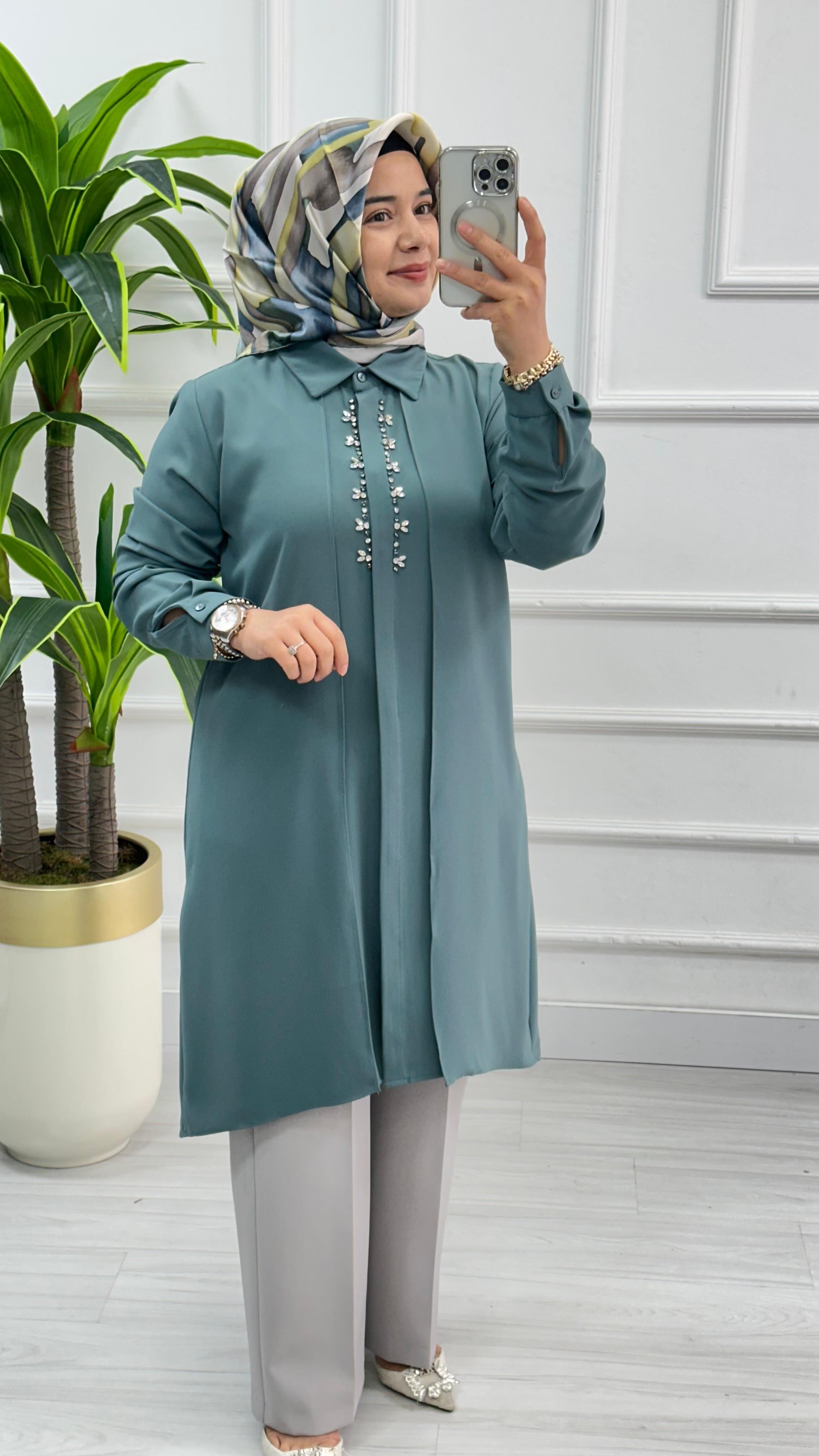 Alesya Önü Gizli Düğmeli Taş Detaylı Krep Kadın Tunik 5060 - Mint Yeşili