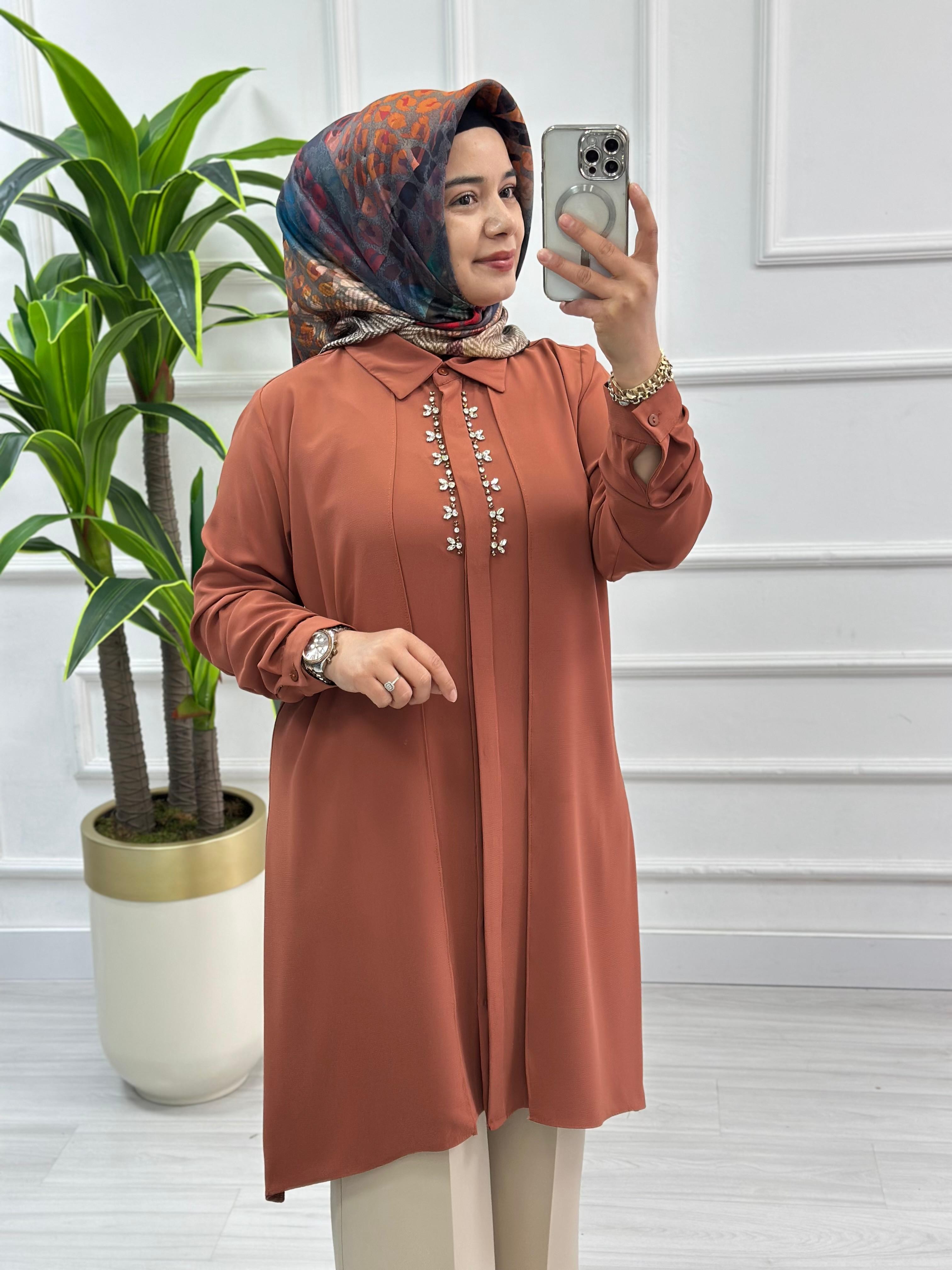 Alesya Önü Gizli Düğmeli Taş Detaylı Krep Kadın Tunik 5060 - Kavun
