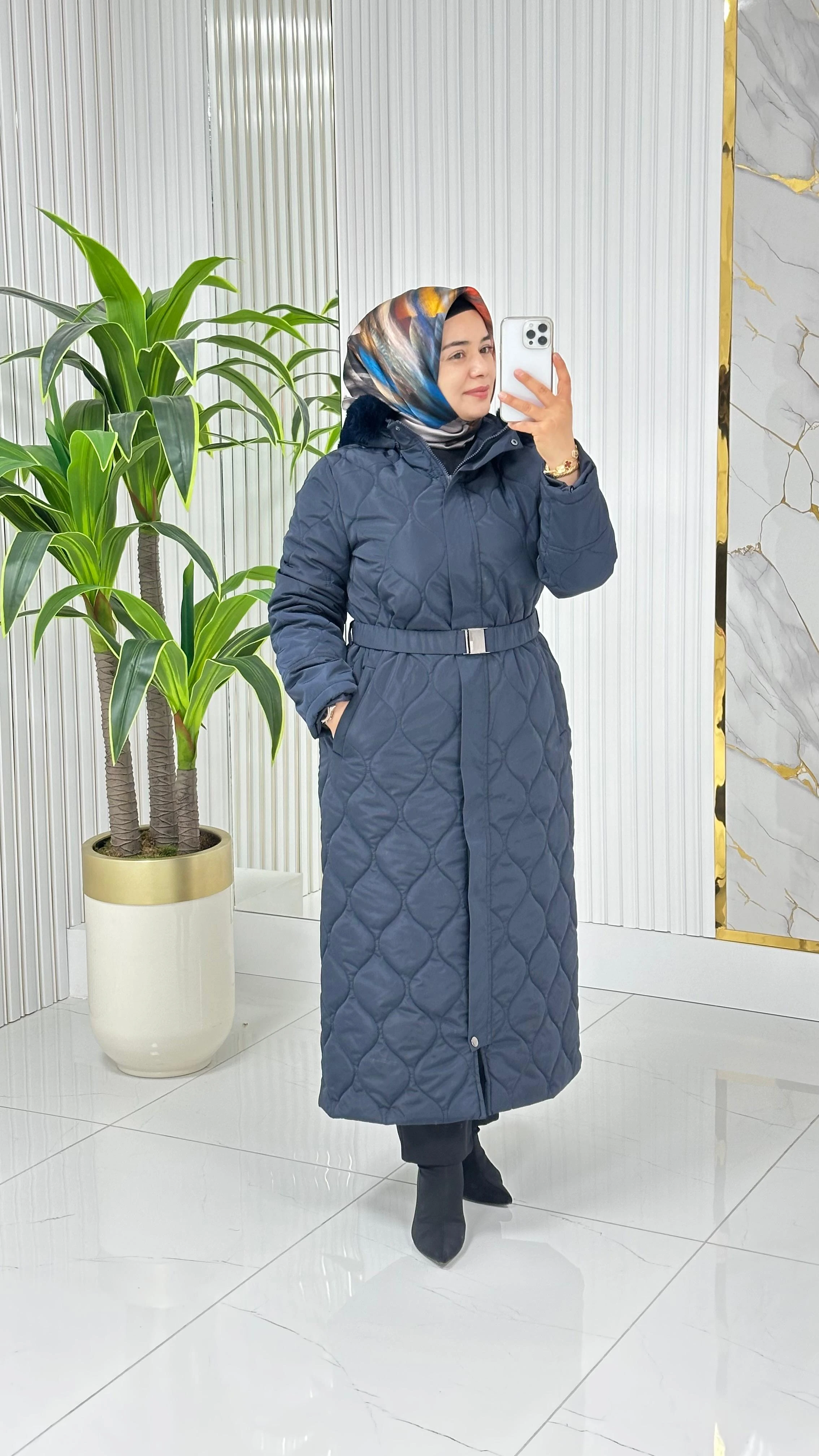 Belli Önü Fermuarlı Kapüşonu Kürklü Kadın Kapitone Kaban 7001