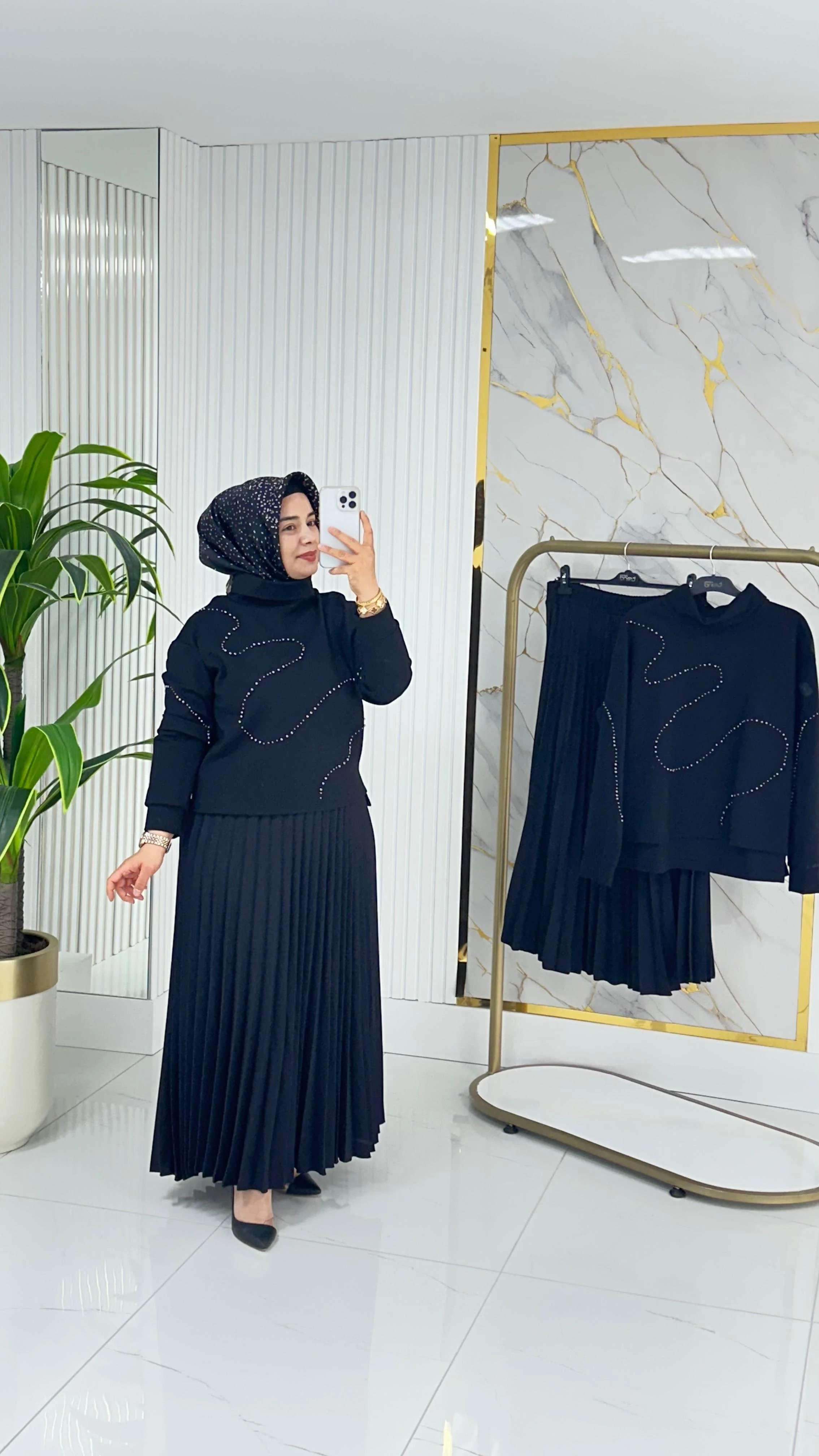 Degaje Yaka Taş Detaylı Bluz ve Piliseli Etekli İkili Takım 6012 - Siyah