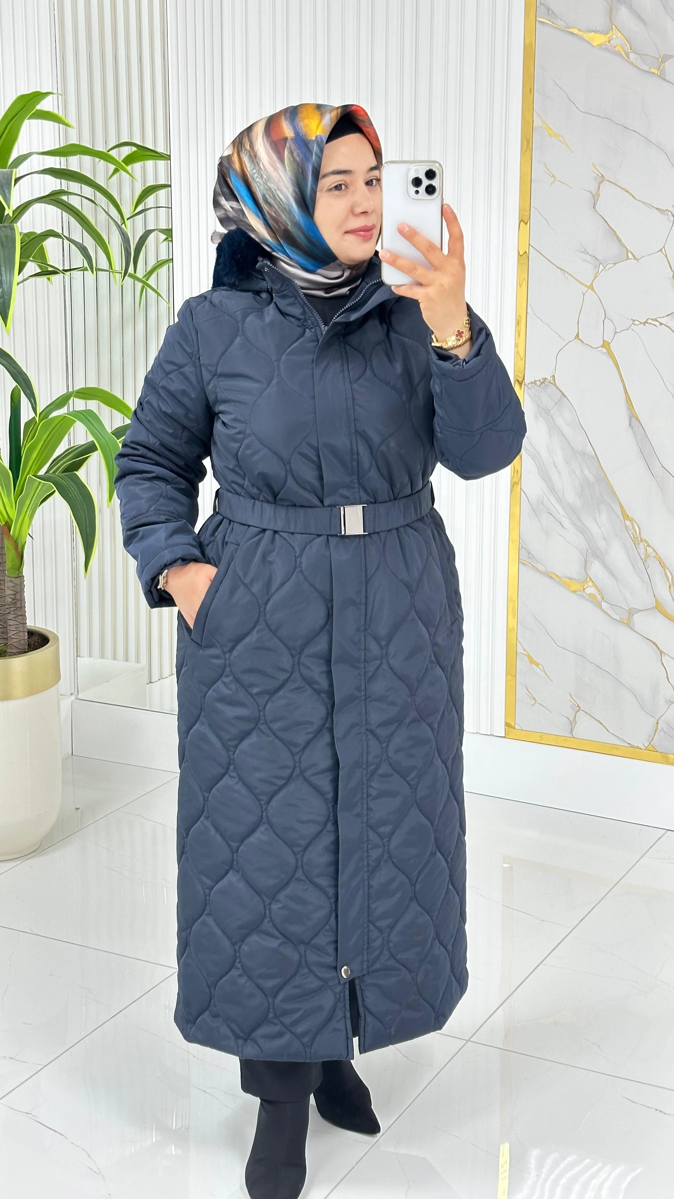 Belli Önü Fermuarlı Kapüşonu Kürklü Kadın Kapitone Kaban 7001