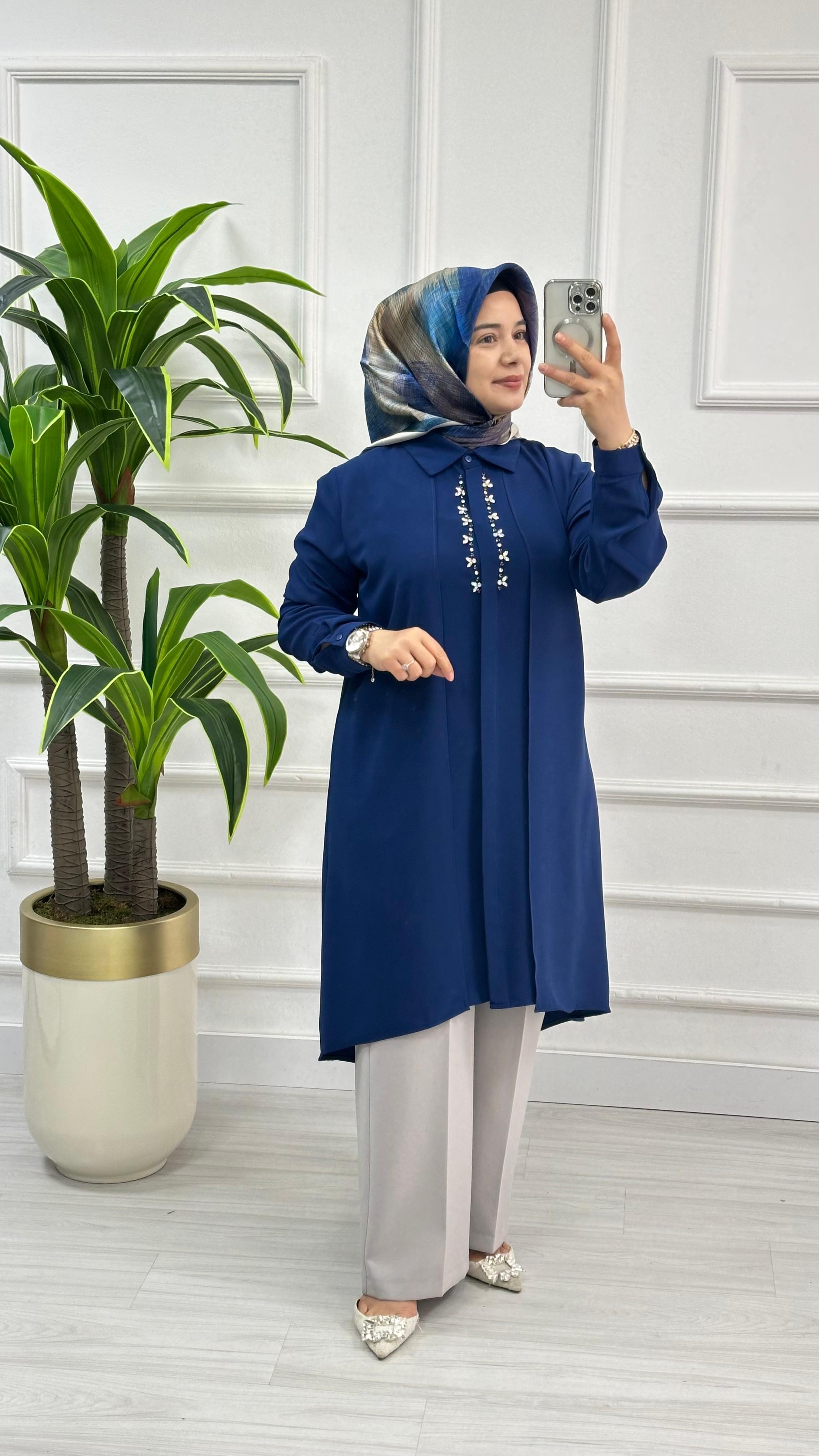 Alesya Önü Gizli Düğmeli Taş Detaylı Krep Kadın Tunik 5060 - Saks Mavisi