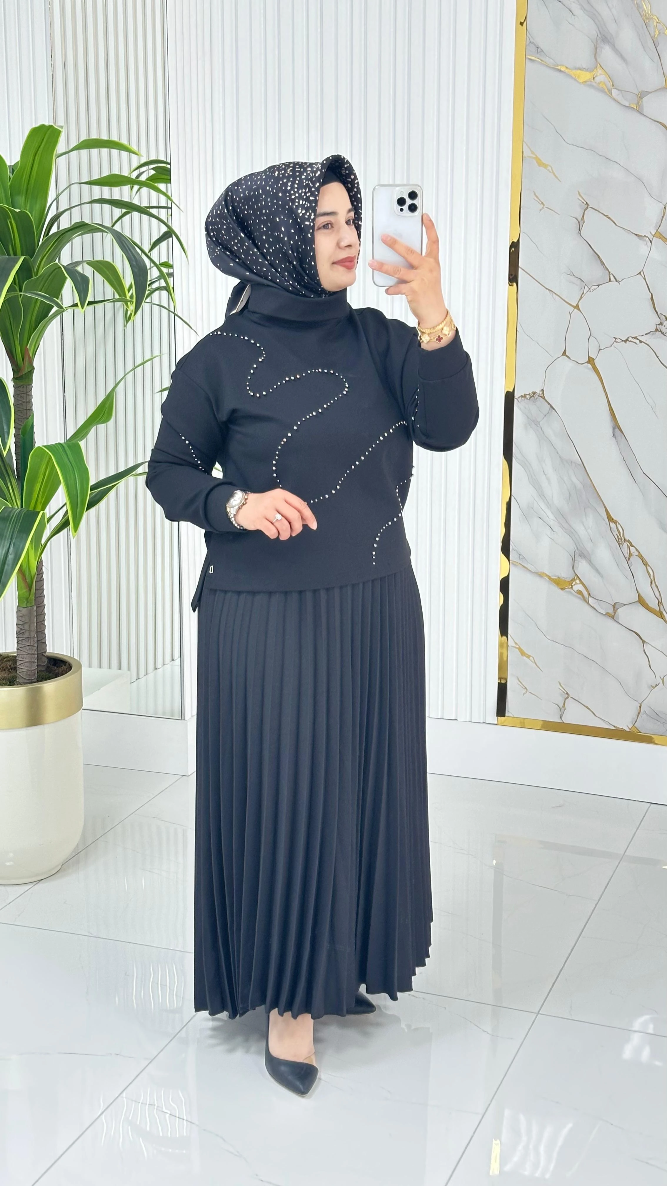 Degaje Yaka Taş Detaylı Bluz ve Piliseli Etekli İkili Takım 6012 - Siyah