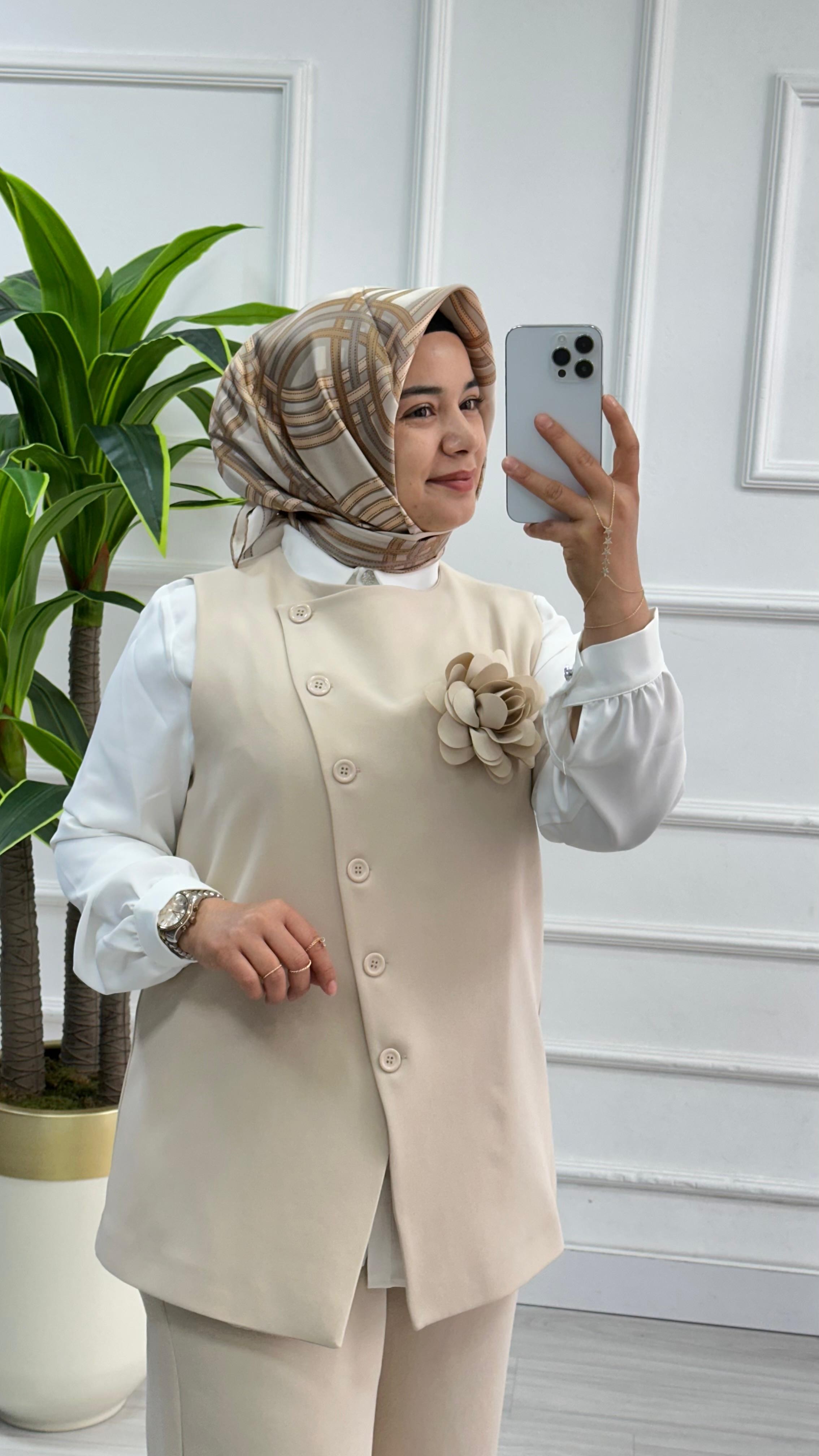Kado Yelekli Önü Çiçek Detaylı Pantolonlu Takım 251873 - Taş