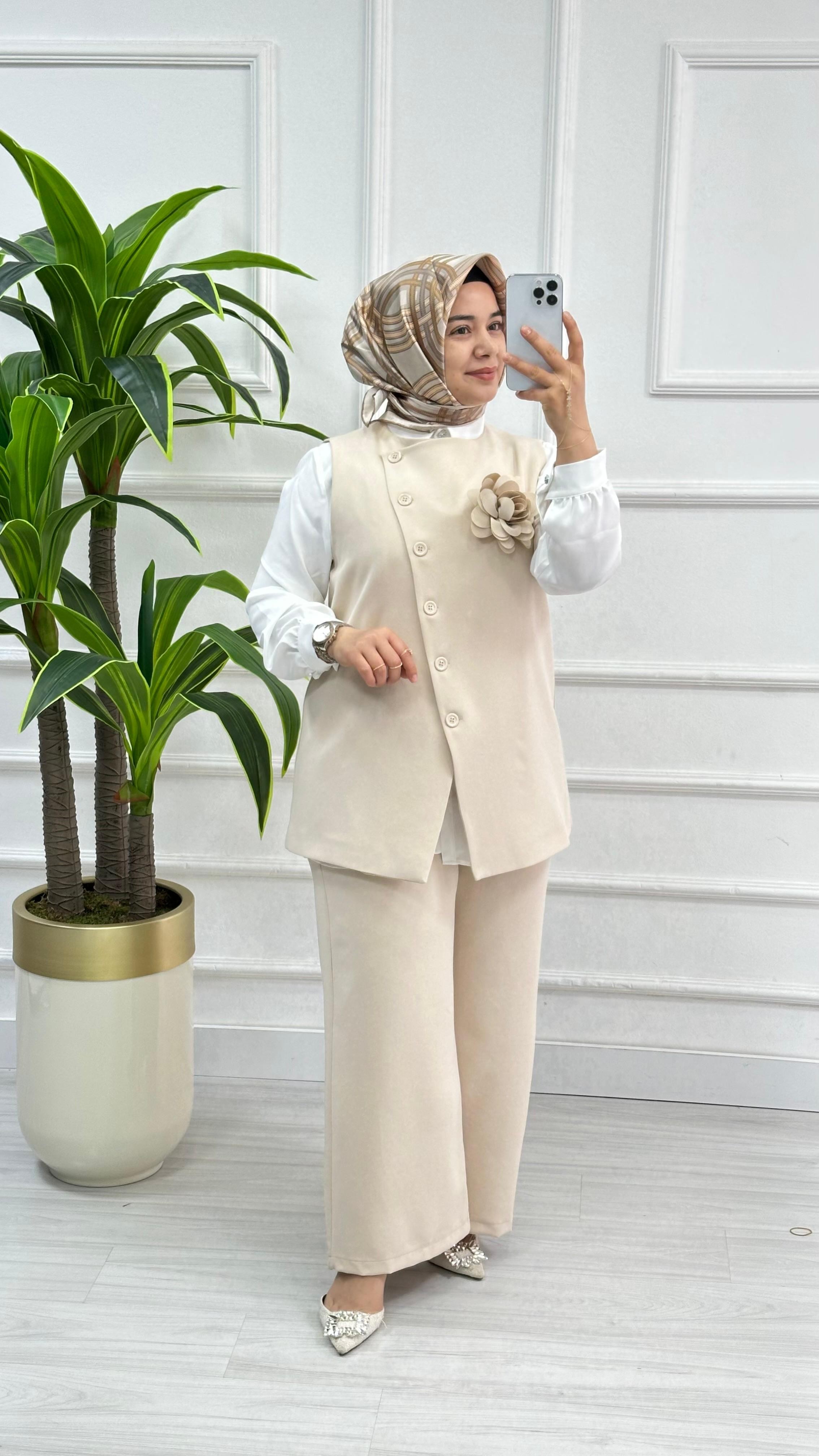 Kado Yelekli Önü Çiçek Detaylı Pantolonlu Takım 251873 - Taş