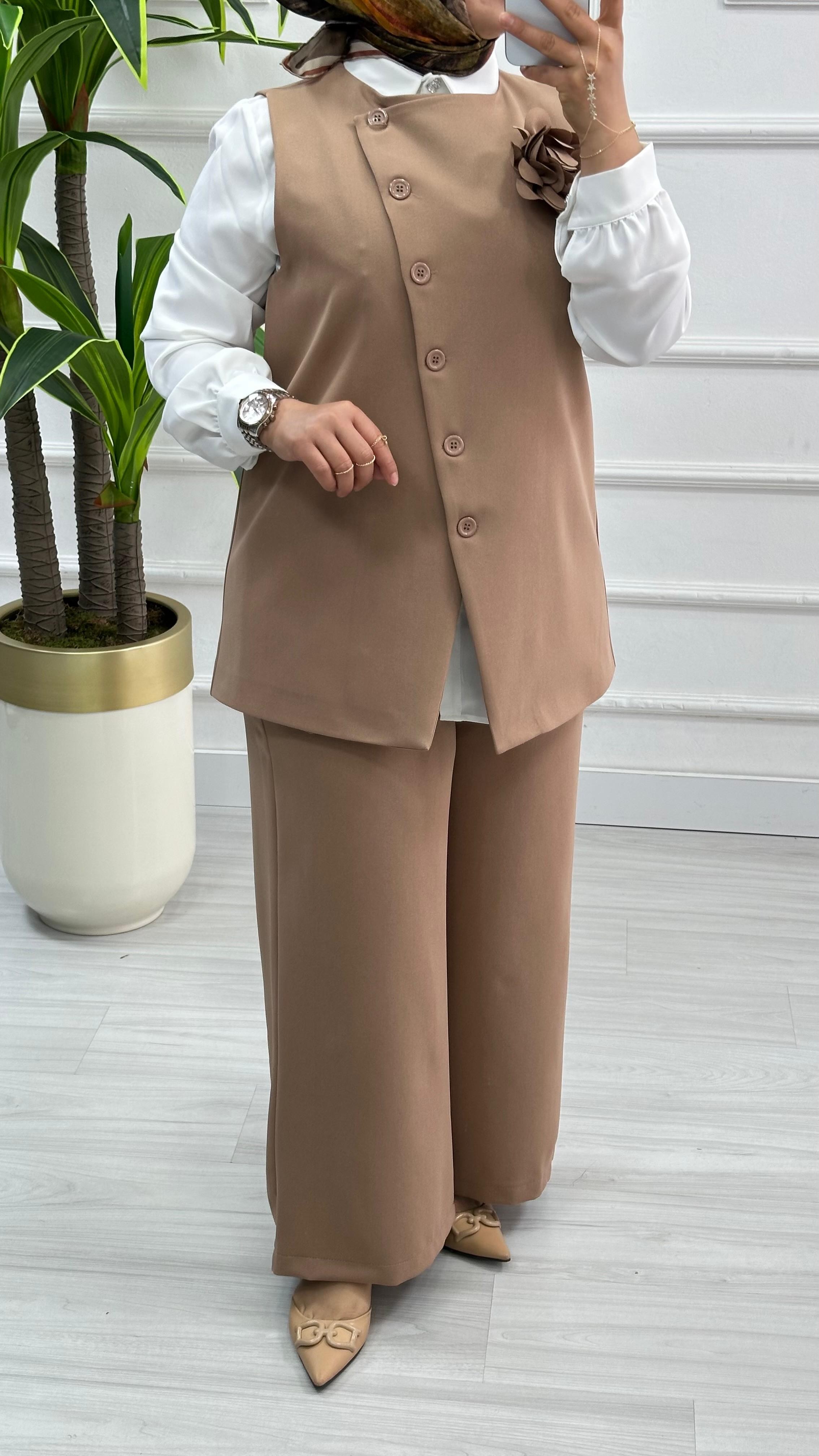 Kado Yelekli Önü Çiçek Detaylı Pantolonlu Takım 251873 - Vizon
