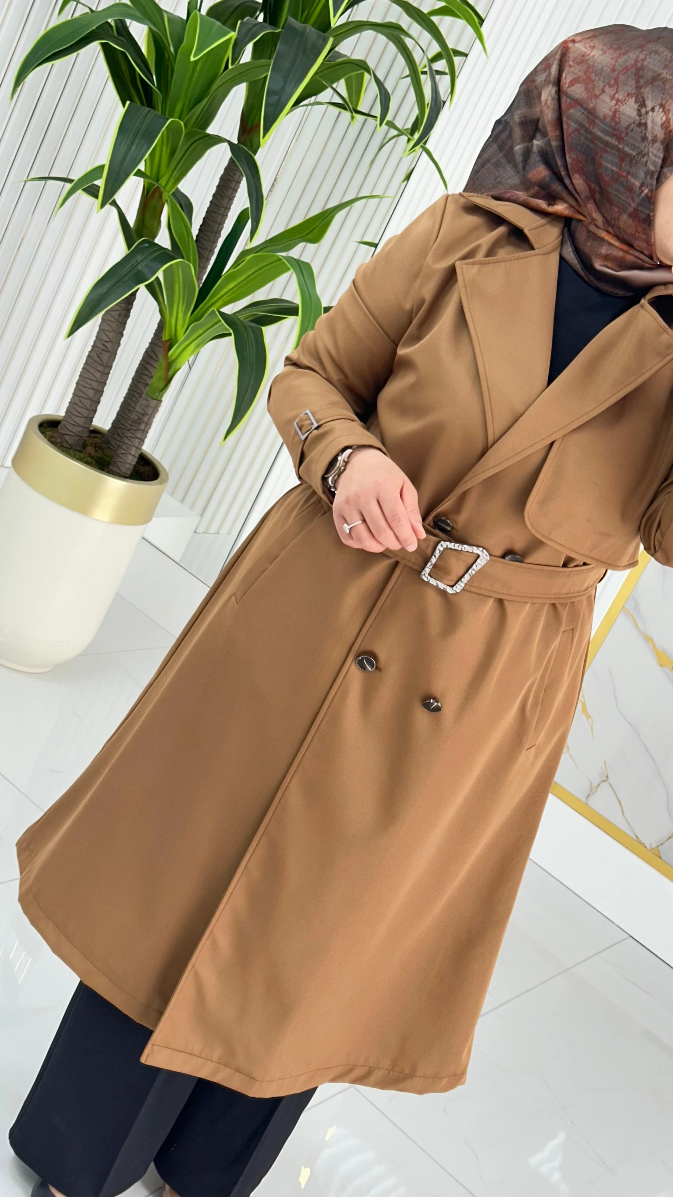 Çınar Özkan Kruvaze Yaka Düğmeli Beli Kemerli Kadın Trench Kap 2280 - Taba