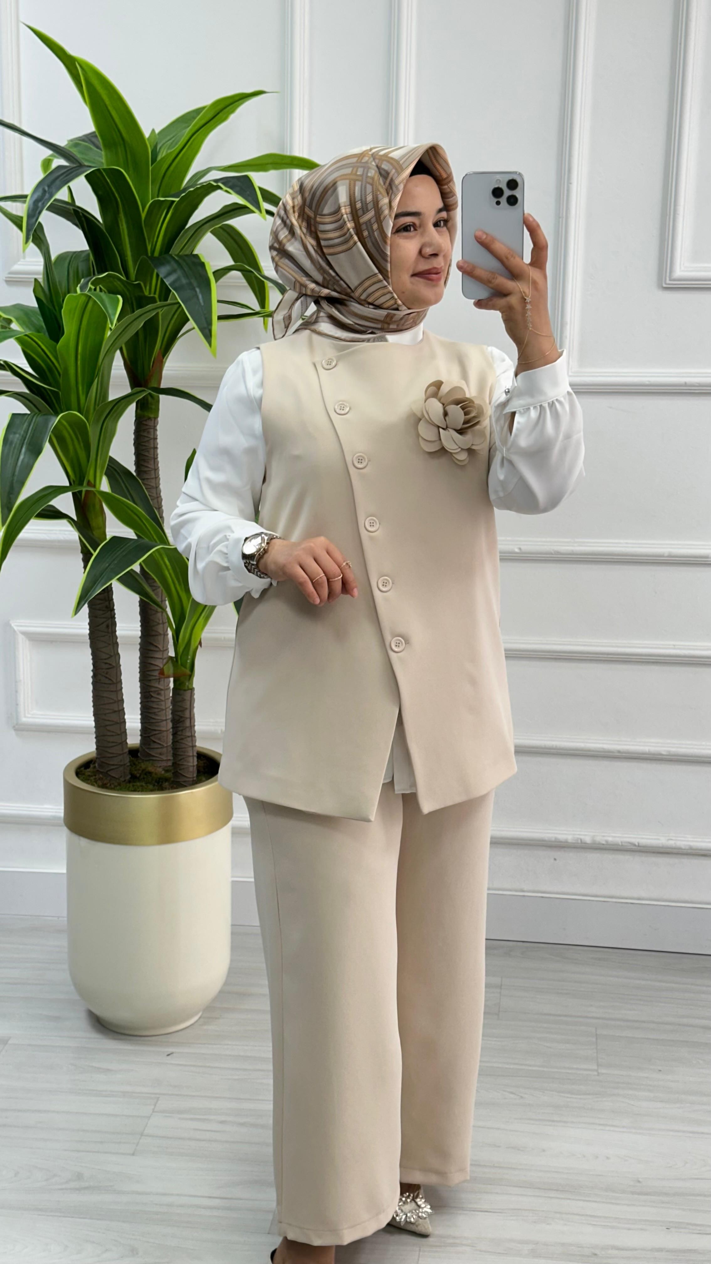 Kado Yelekli Önü Çiçek Detaylı Pantolonlu Takım 251873 - Taş