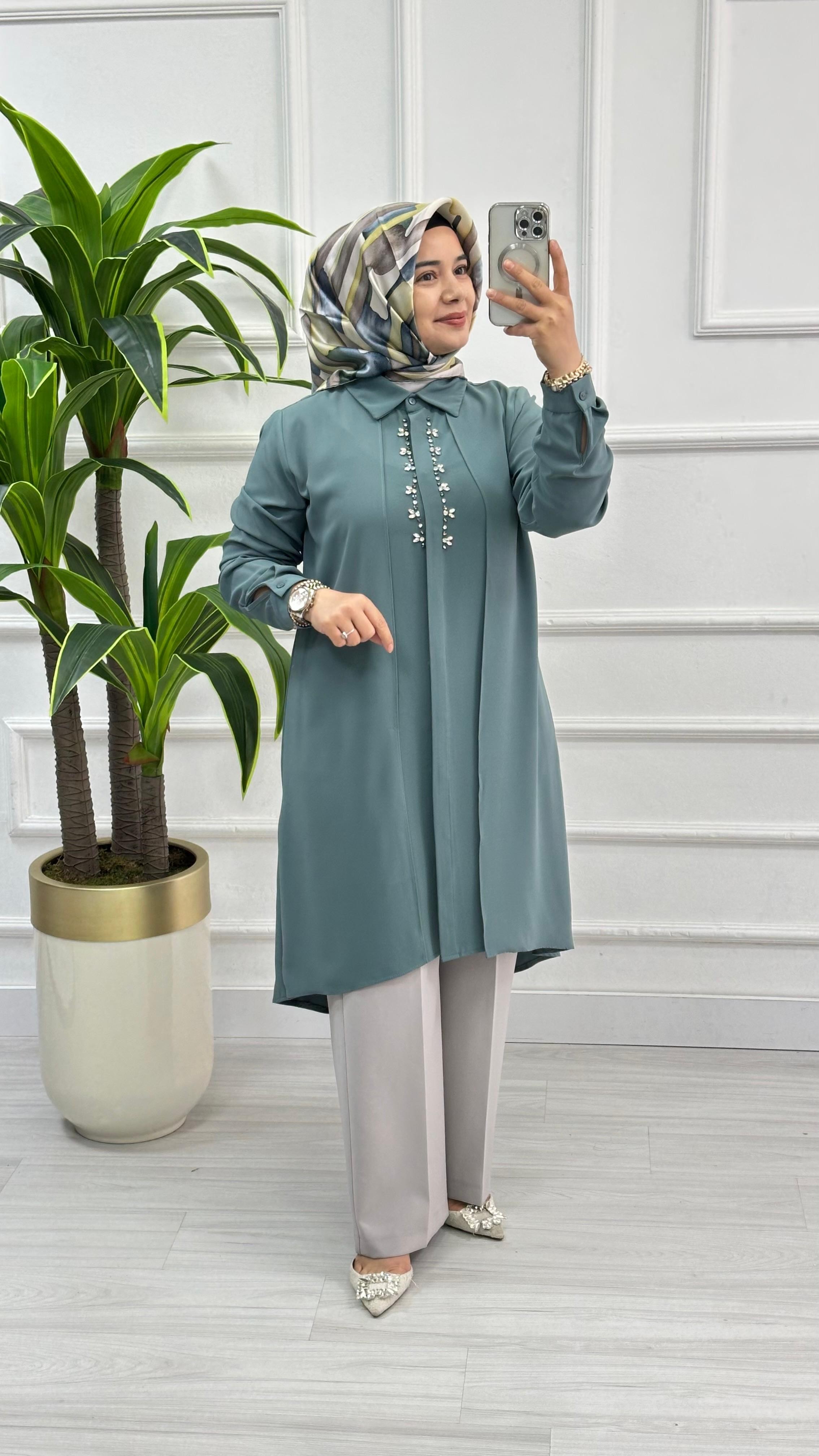 Alesya Önü Gizli Düğmeli Taş Detaylı Krep Kadın Tunik 5060 - Mint Yeşili