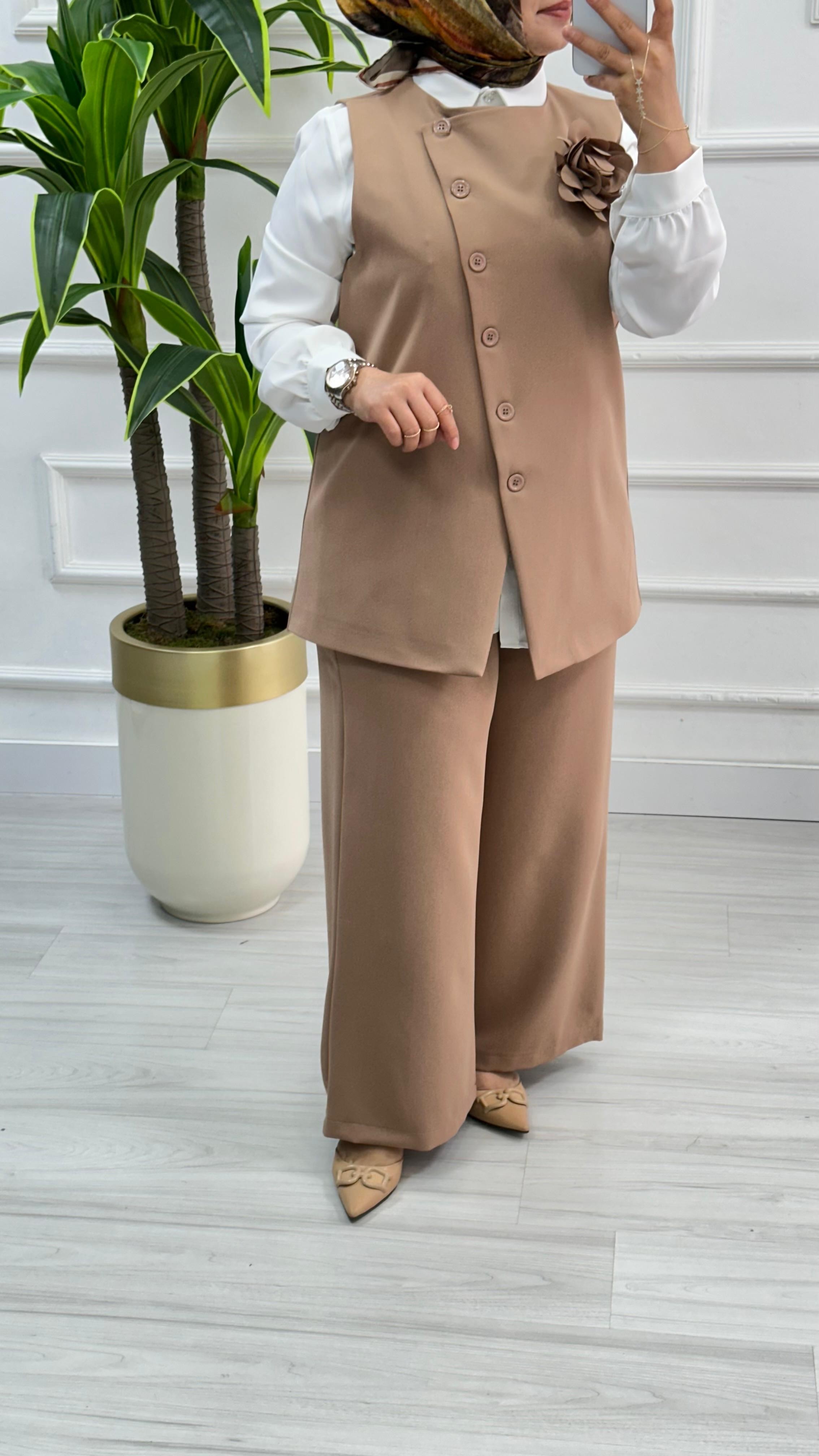 Kado Yelekli Önü Çiçek Detaylı Pantolonlu Takım 251873 - Vizon