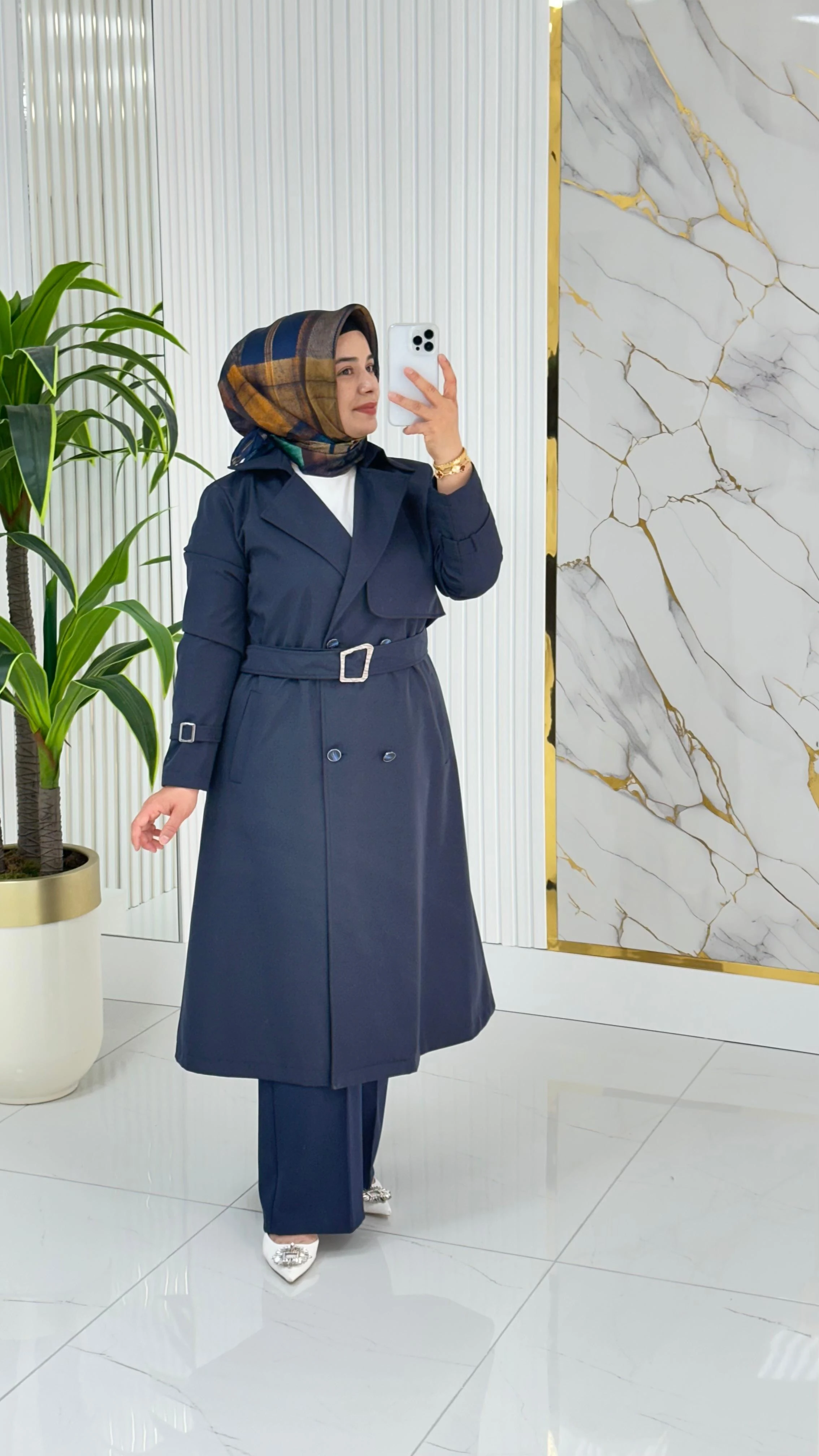 Çınar Özkan Kruvaze Yaka Düğmeli Beli Kemerli Kadın Trench Kap 2280 - Lacivert