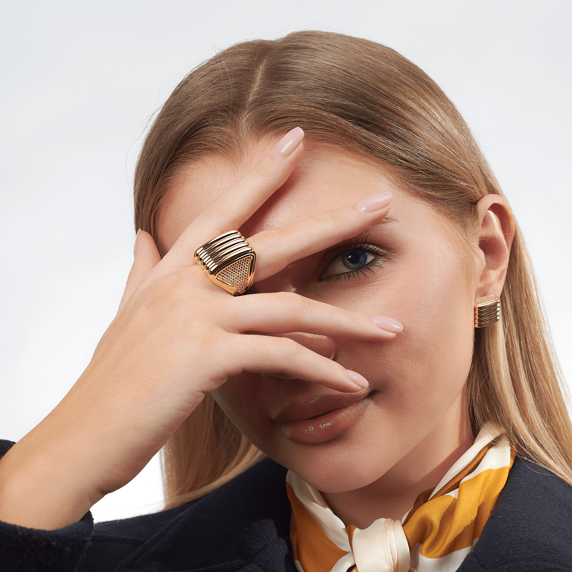 Vero Knuckle Earring