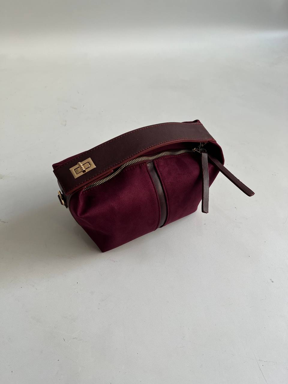 KİLİT DETAYLI SÜET KADIN ÇANTA LEYLA