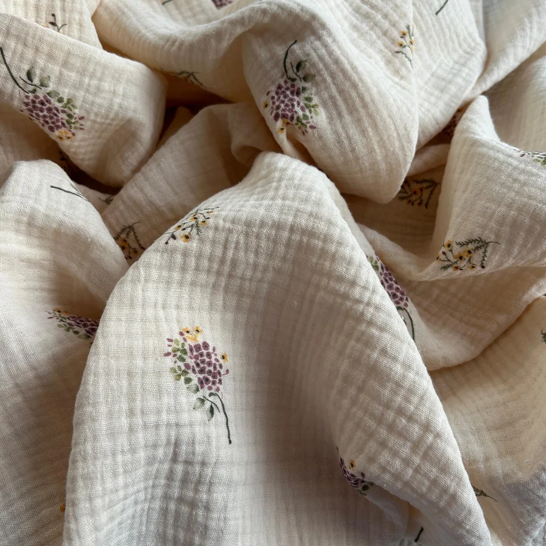 Toptan Müslin Kumaş / Krem Zemin Çiçek Desenli / DRY 175 - Pembe