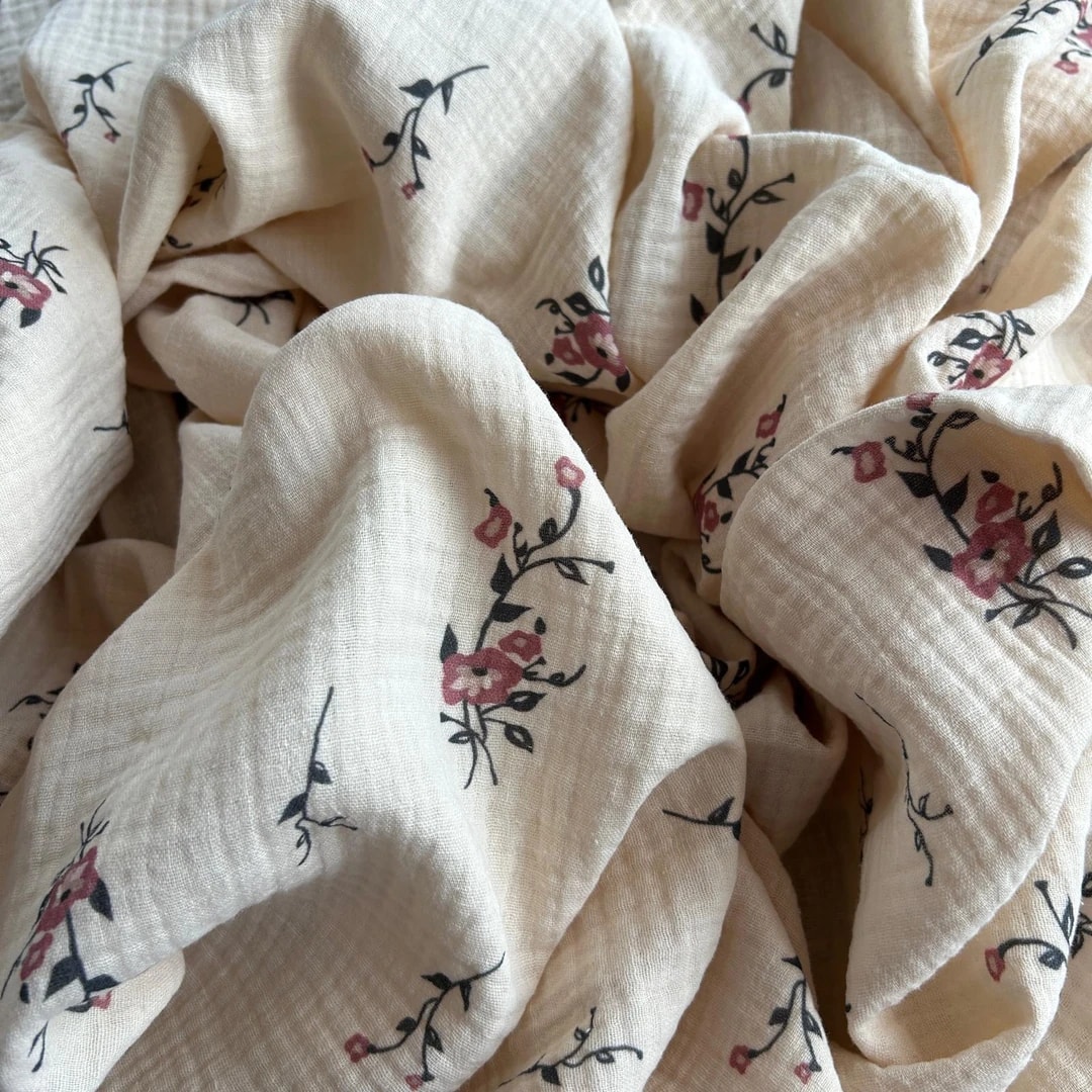 Toptan Müslin Kumaş / Krem Zemin Çiçek Desenli / DRY - 181 - Gül Kurusu