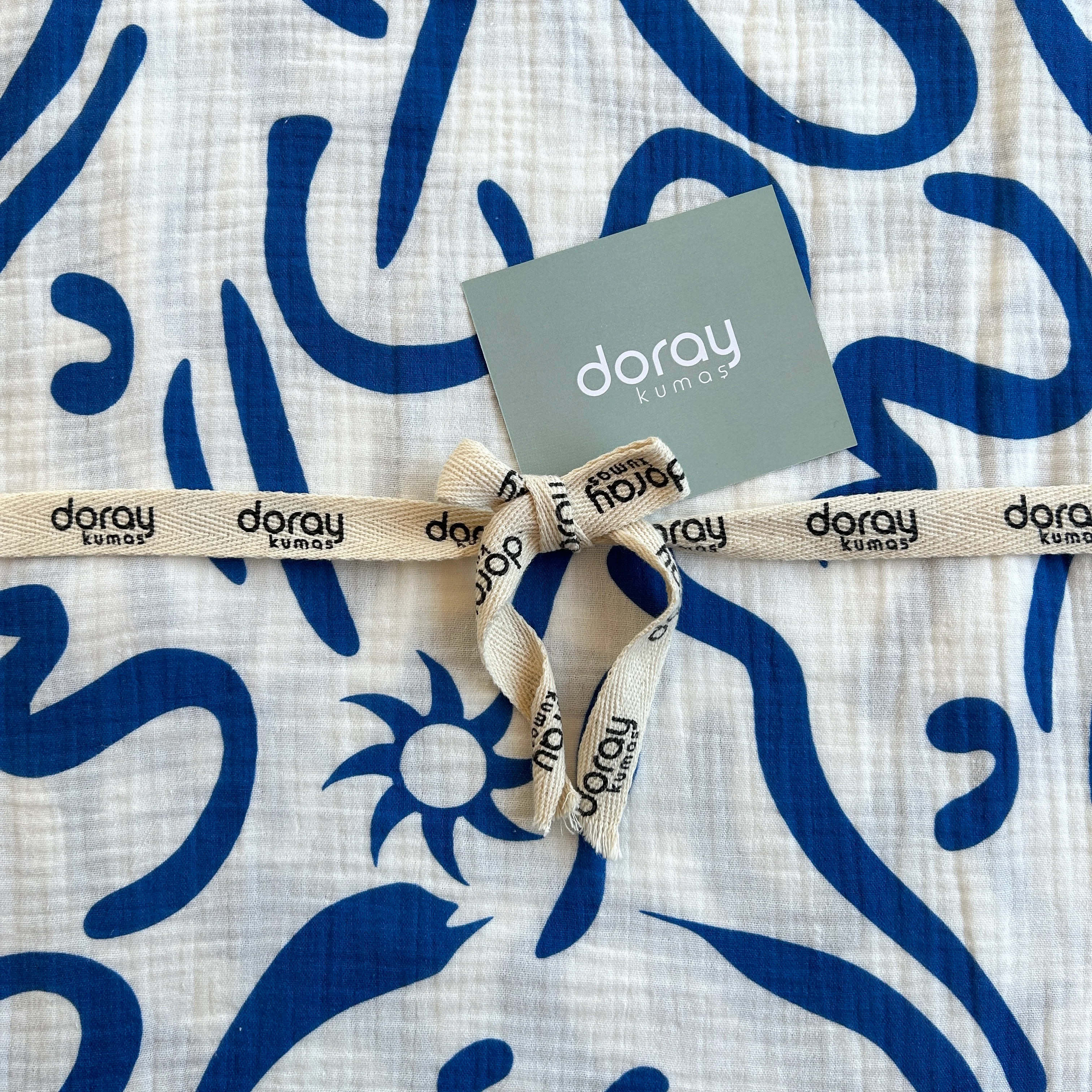 Soyut Desenli Çift Kat Pamuk Müslin Kumaş / DRY 164