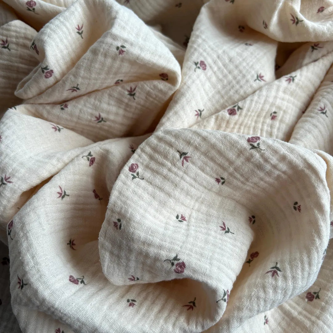 Toptan Müslin Kumaş / Krem Zemin Çiçek Desenli / DRY - 177 - Gül Kurusu