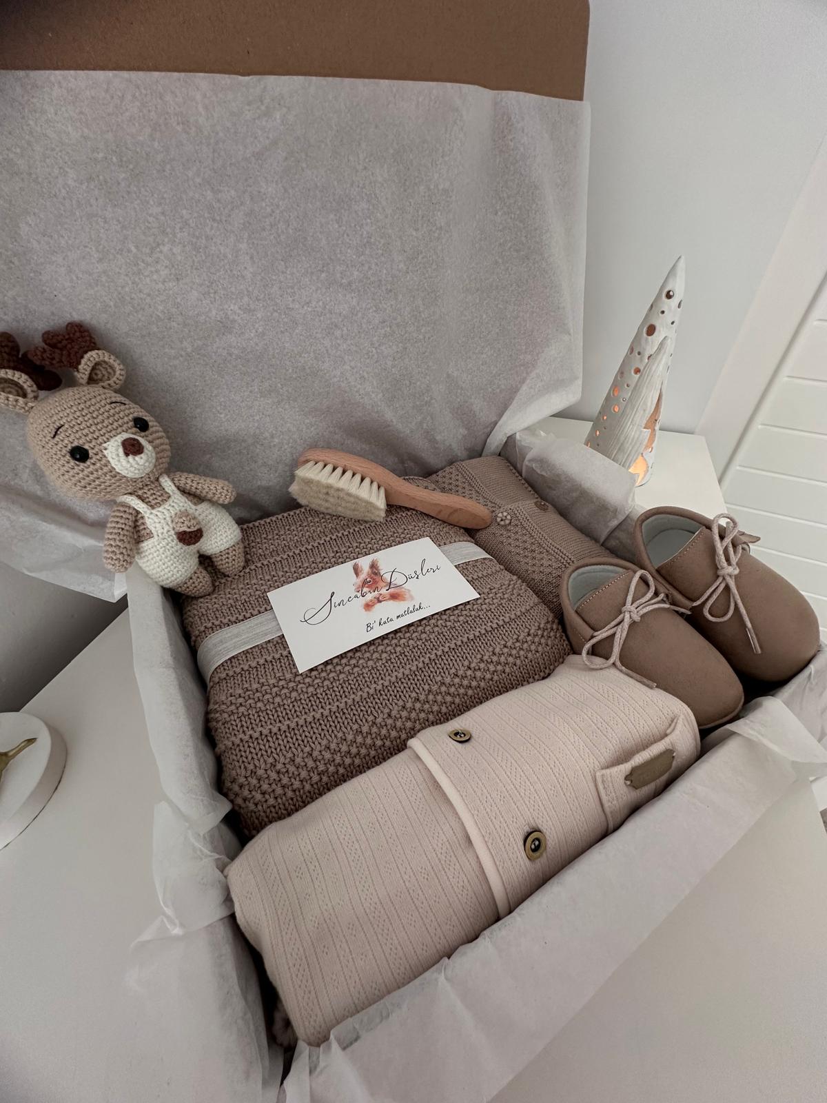 Erkek Bebek 6'lı Hediye Seti | Bebek Hediye Kutusu | Yenidoğan & Bebek Giyim
