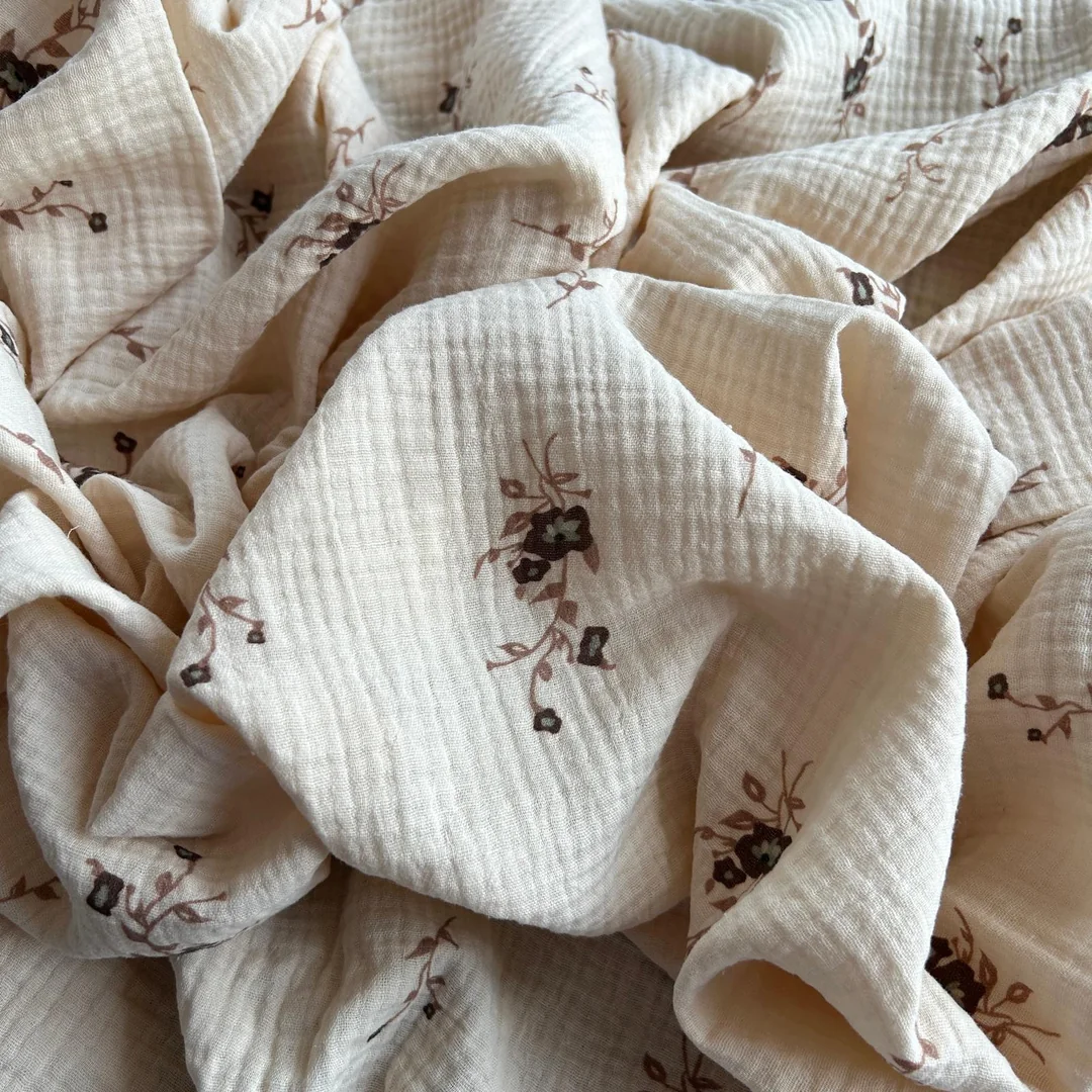 Toptan Müslin Kumaş / Krem Zemin Çiçek Desenli / DRY - 181 - Kahverengi