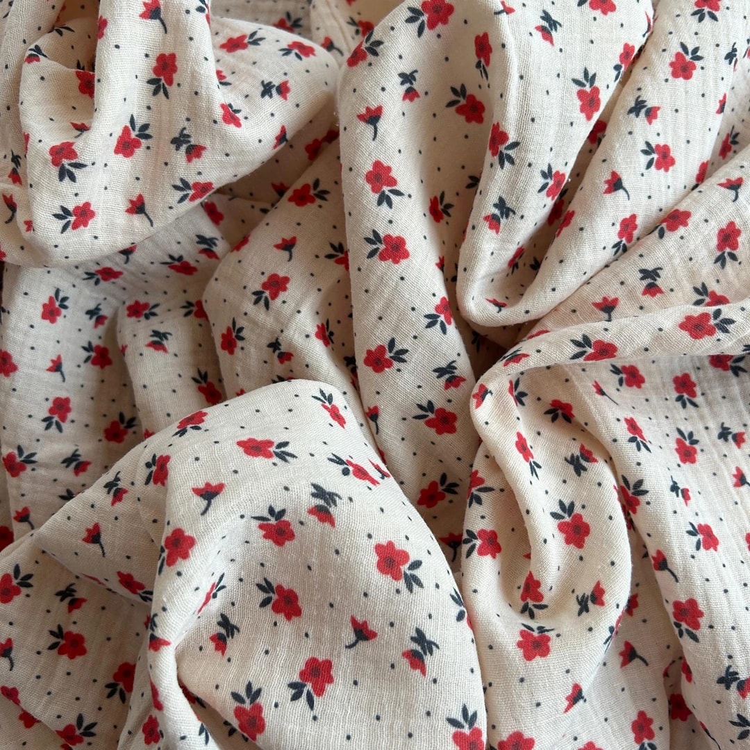 Toptan Müslin Kumaş / Krem Zemin Çiçek Desenli  / DRY 178 - Kırmızı
