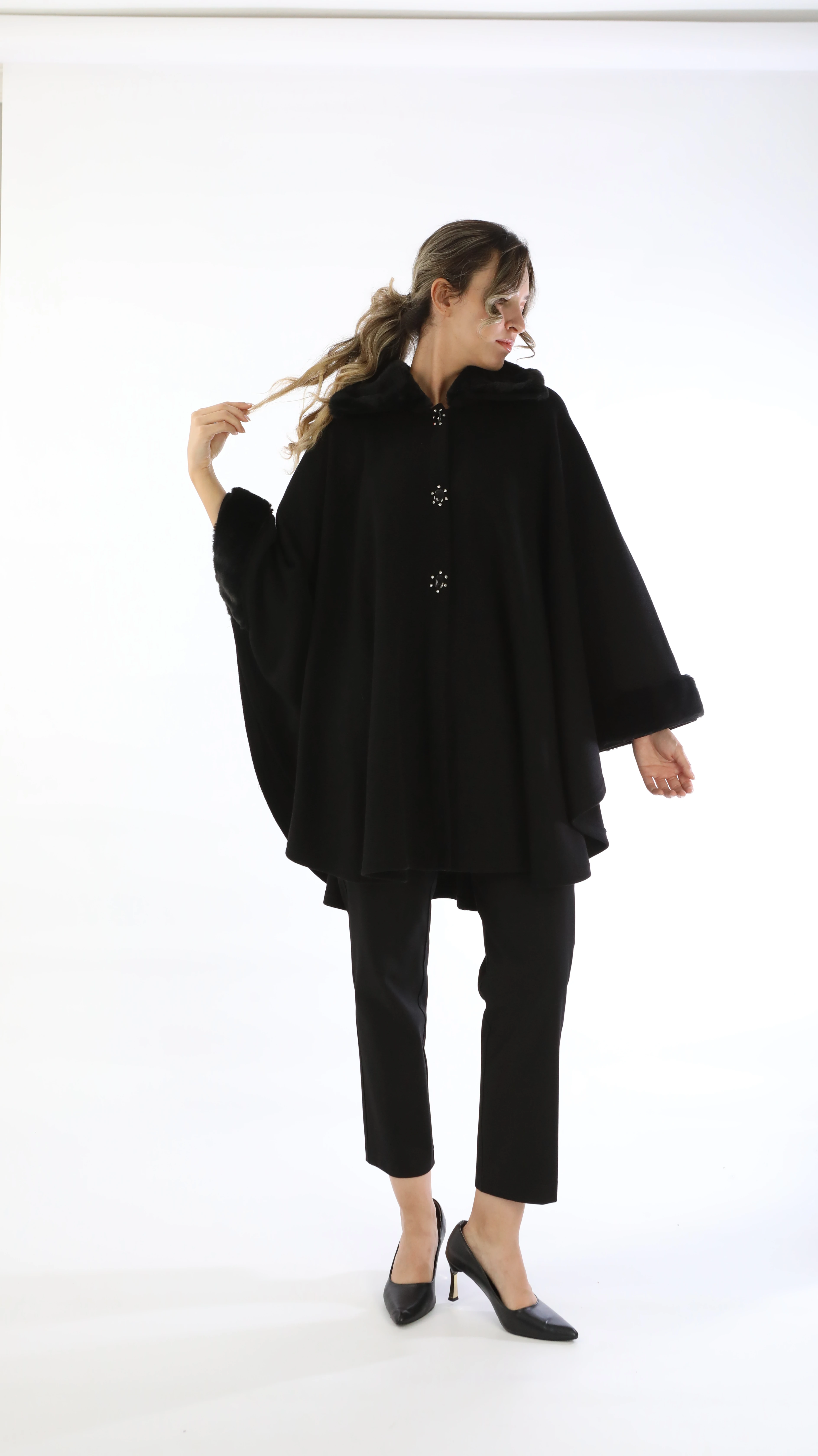 Büyük Beden Kürk Detaylı Pelerin 