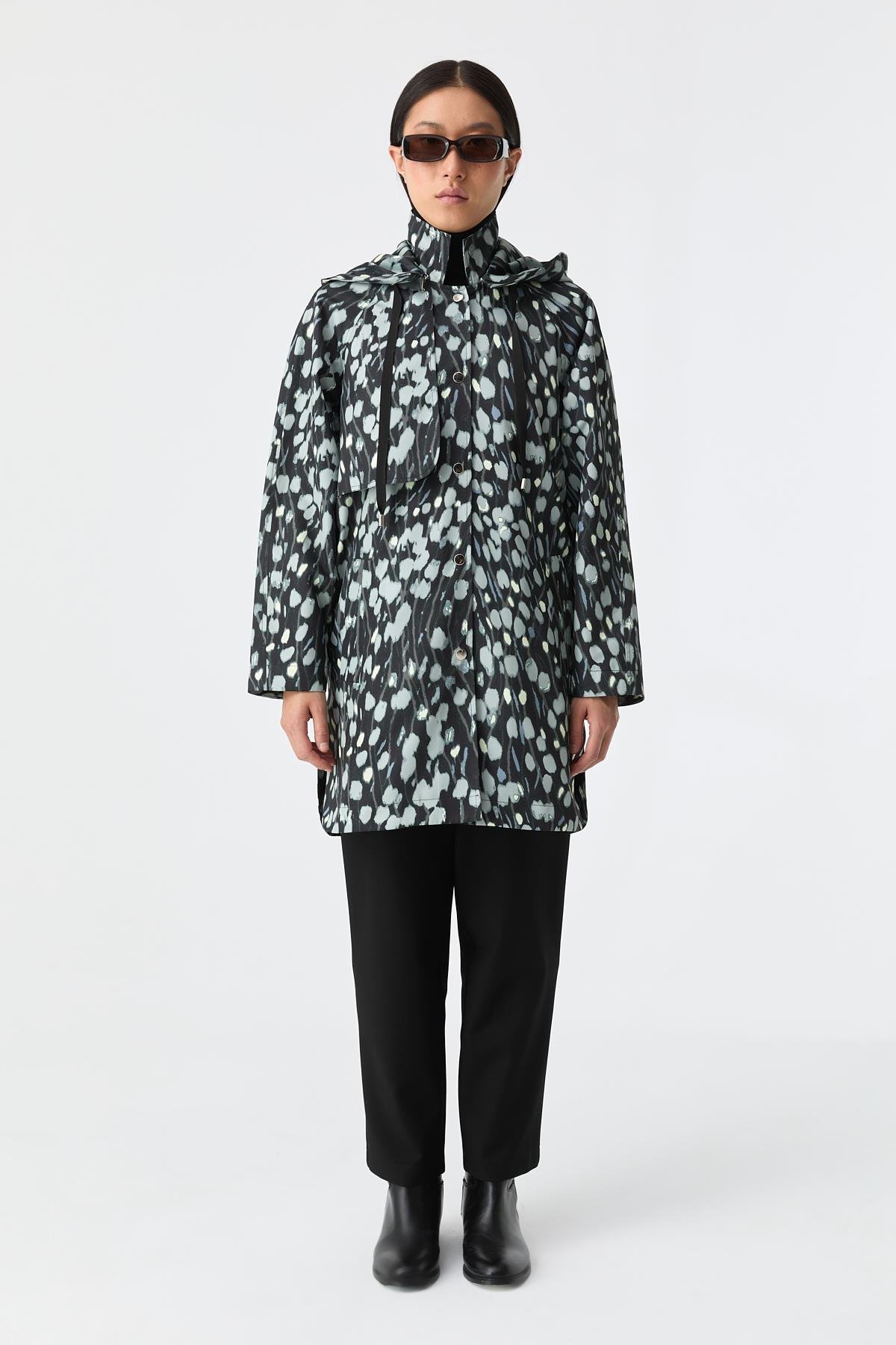 Desenli Kapüşonlu Yağmurluk