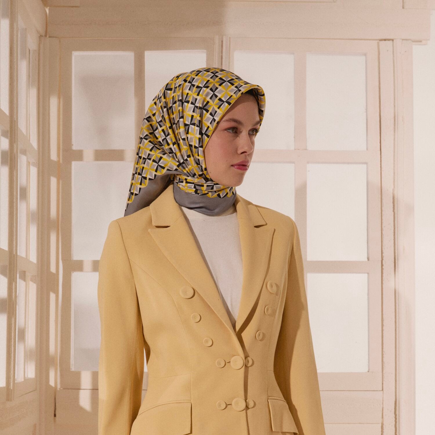 Dore Antik Mozaik Desenli Twill İpek Eşarp