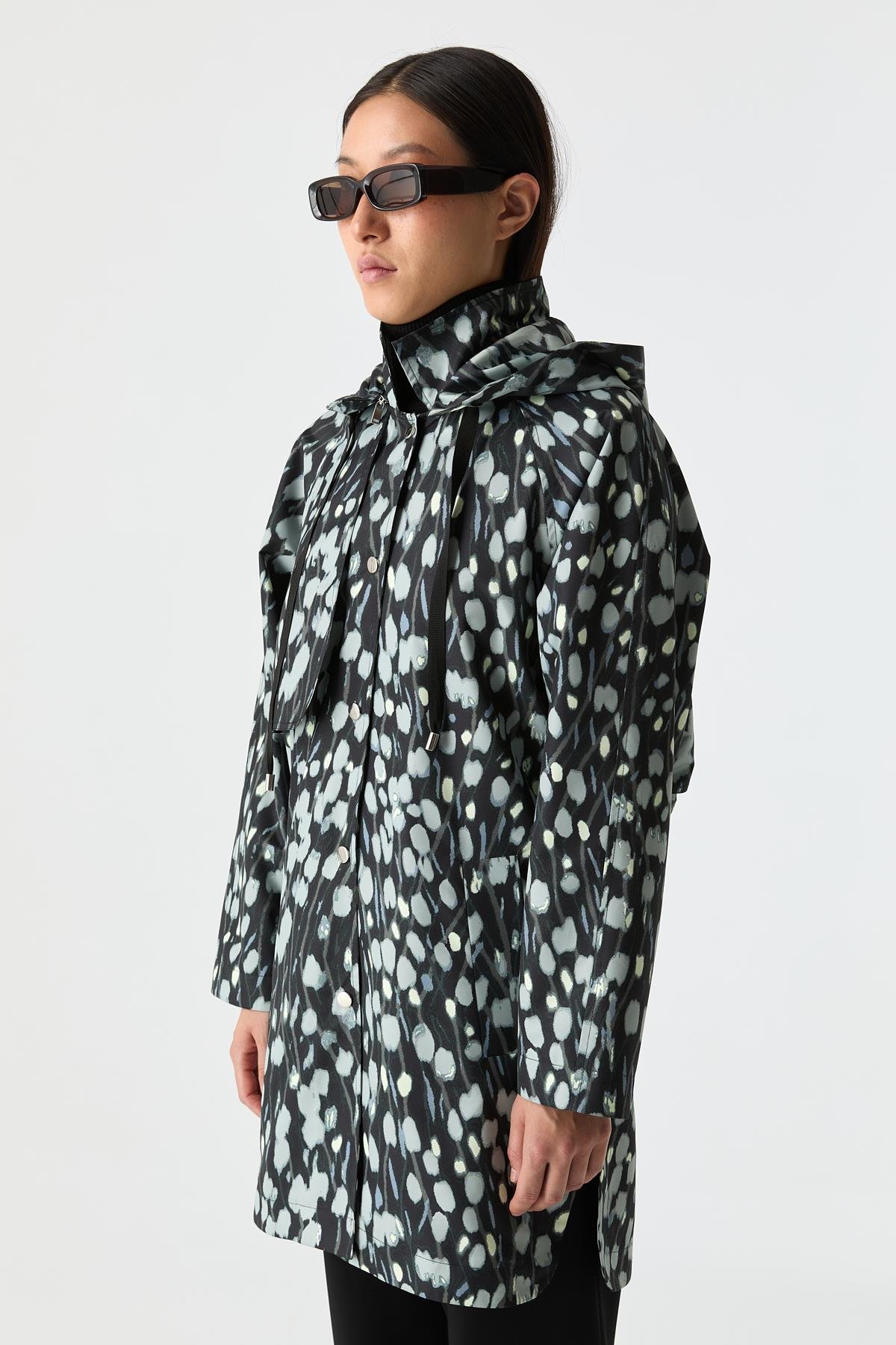 Desenli Kapüşonlu Yağmurluk