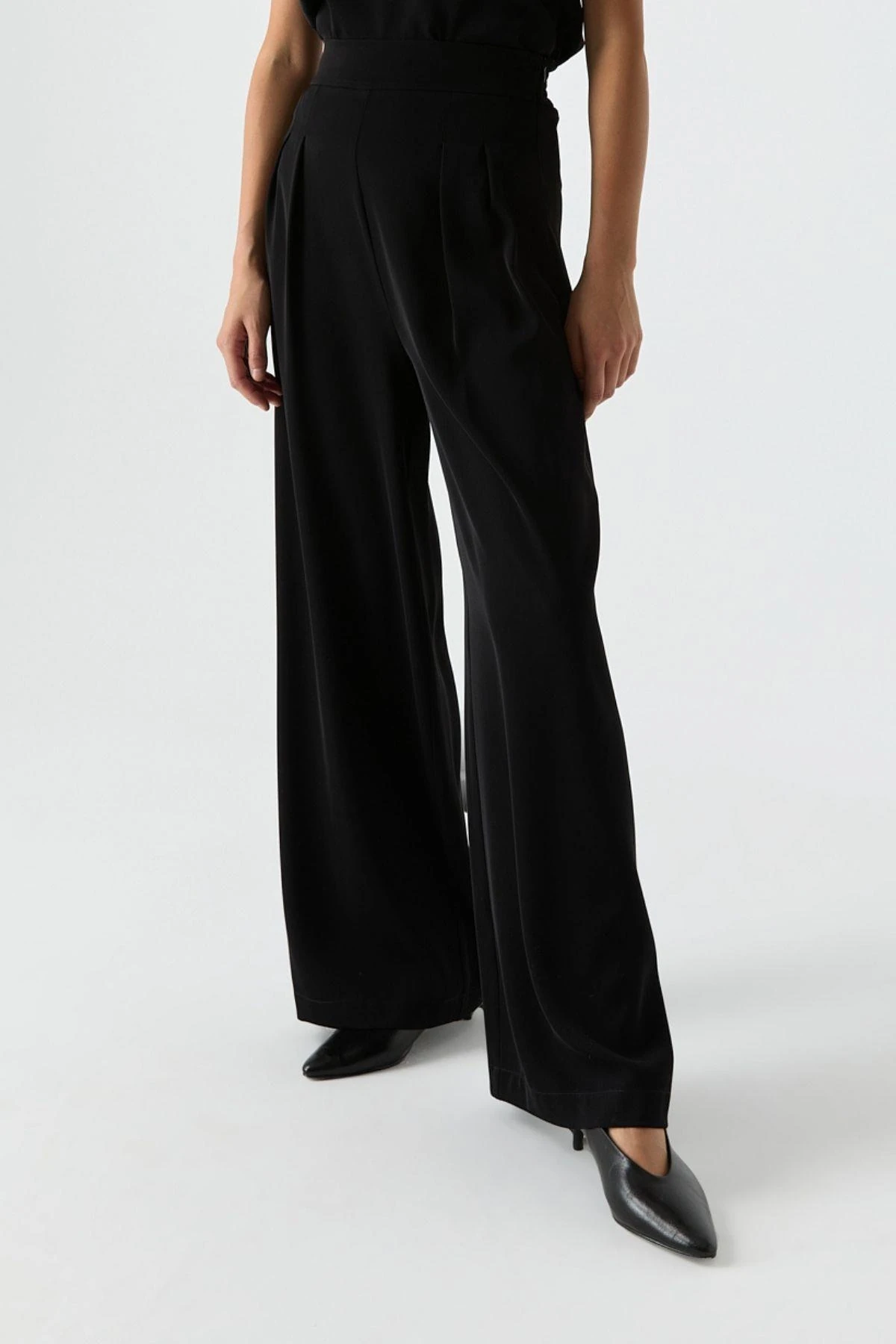 Çift Pilili Dökümlü Pantolon