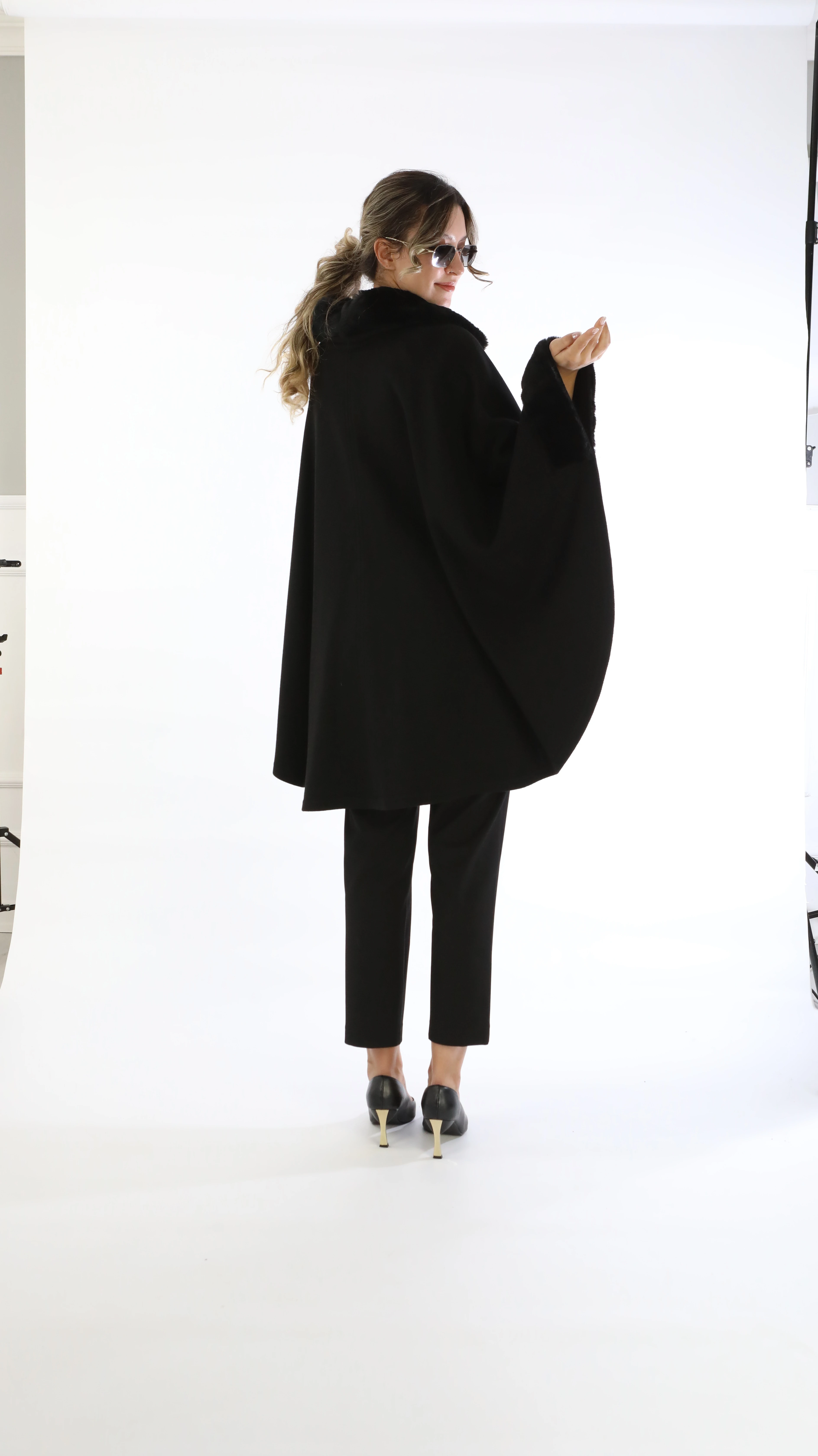 Büyük Beden Kürk Detaylı Pelerin 