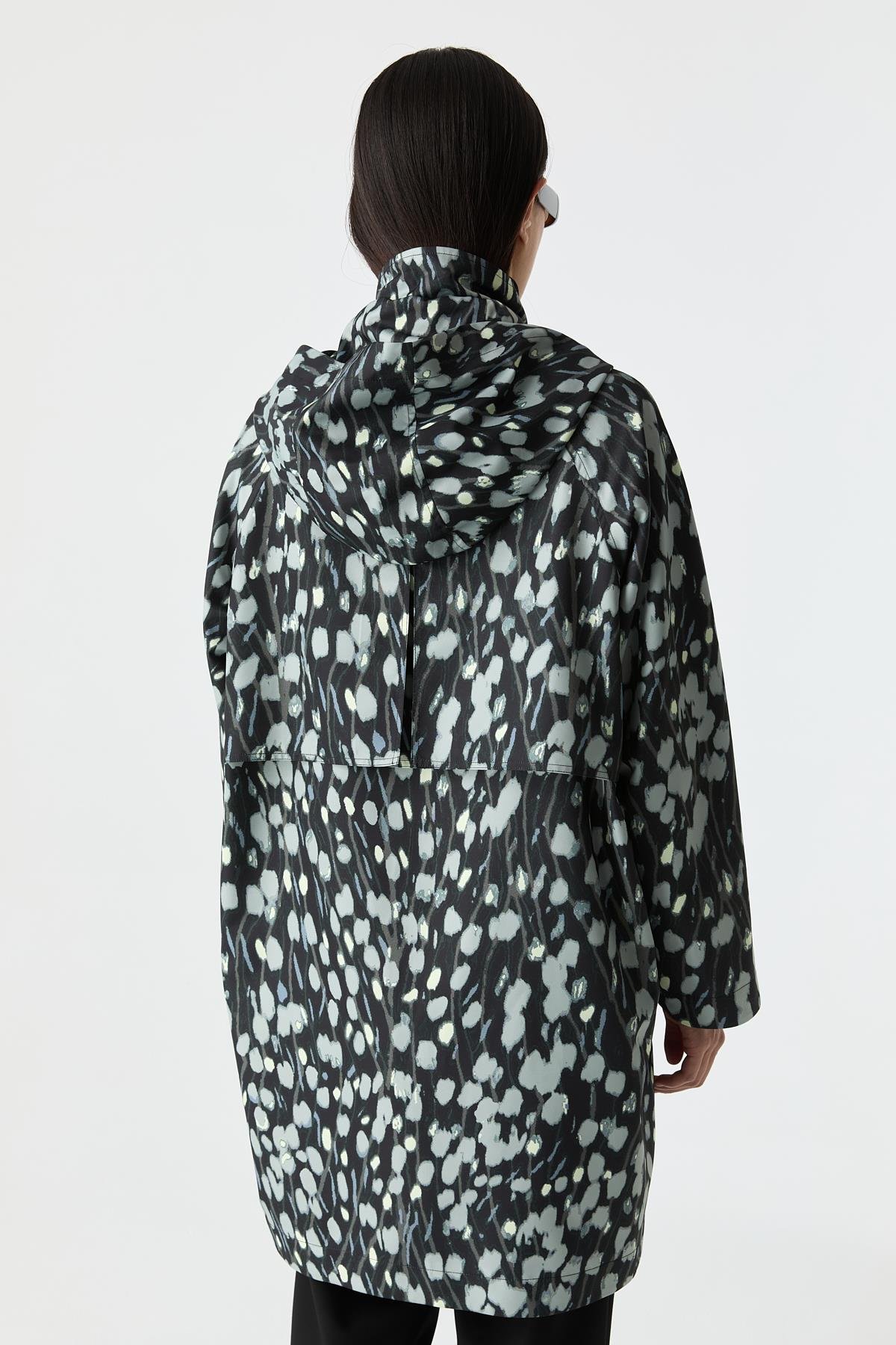 Desenli Kapüşonlu Yağmurluk