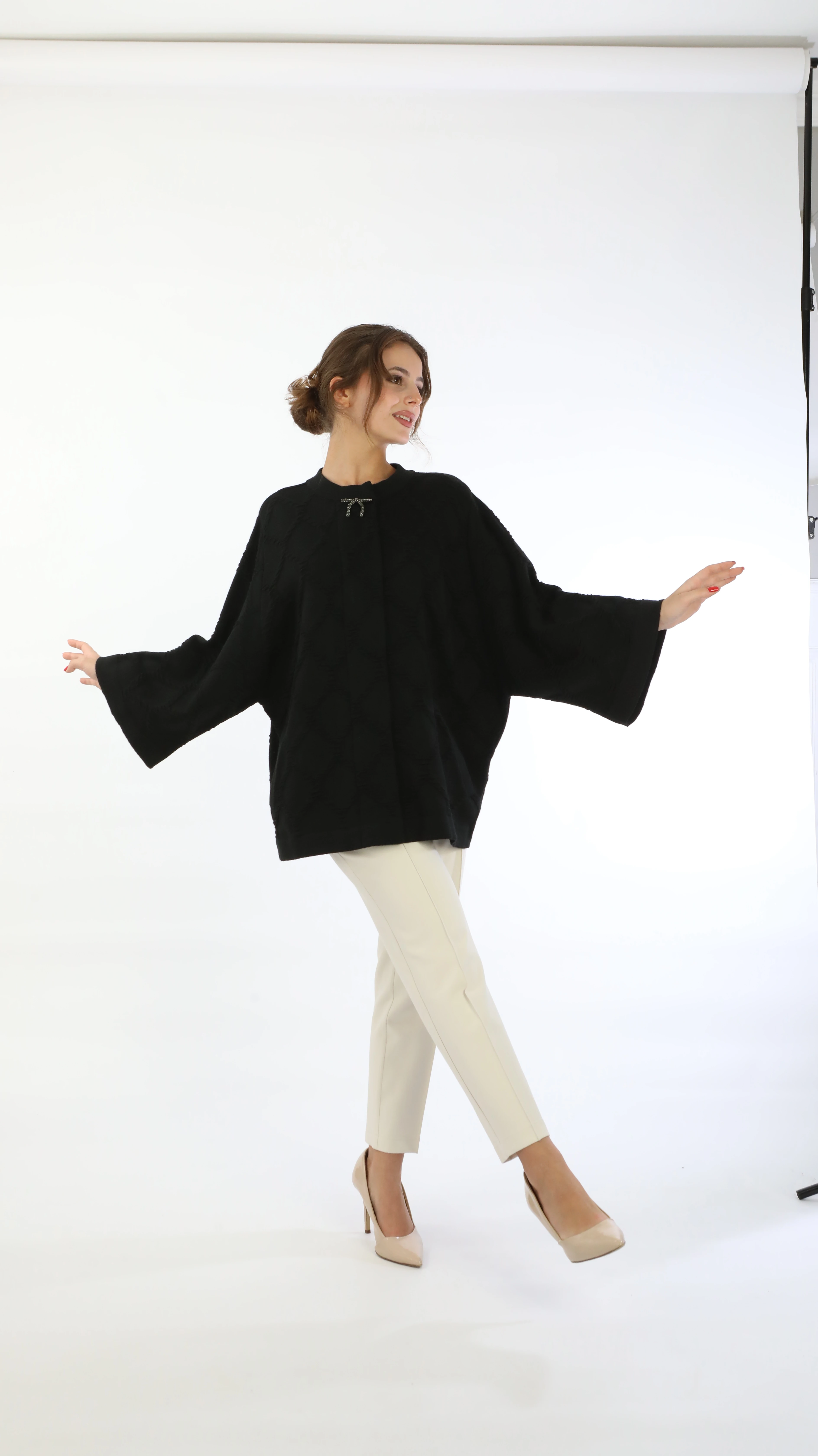 Büyük Beden Yakası Taşlı Triko Ceket