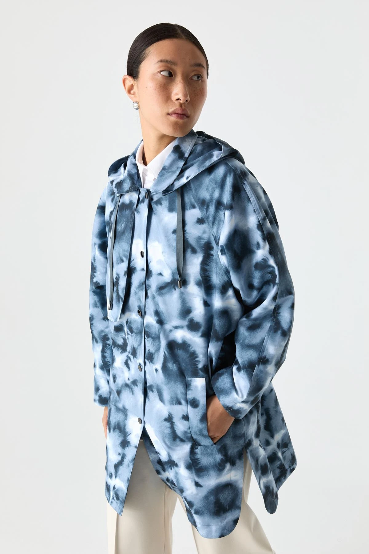 Desenli Kapüşonlu Yağmurluk